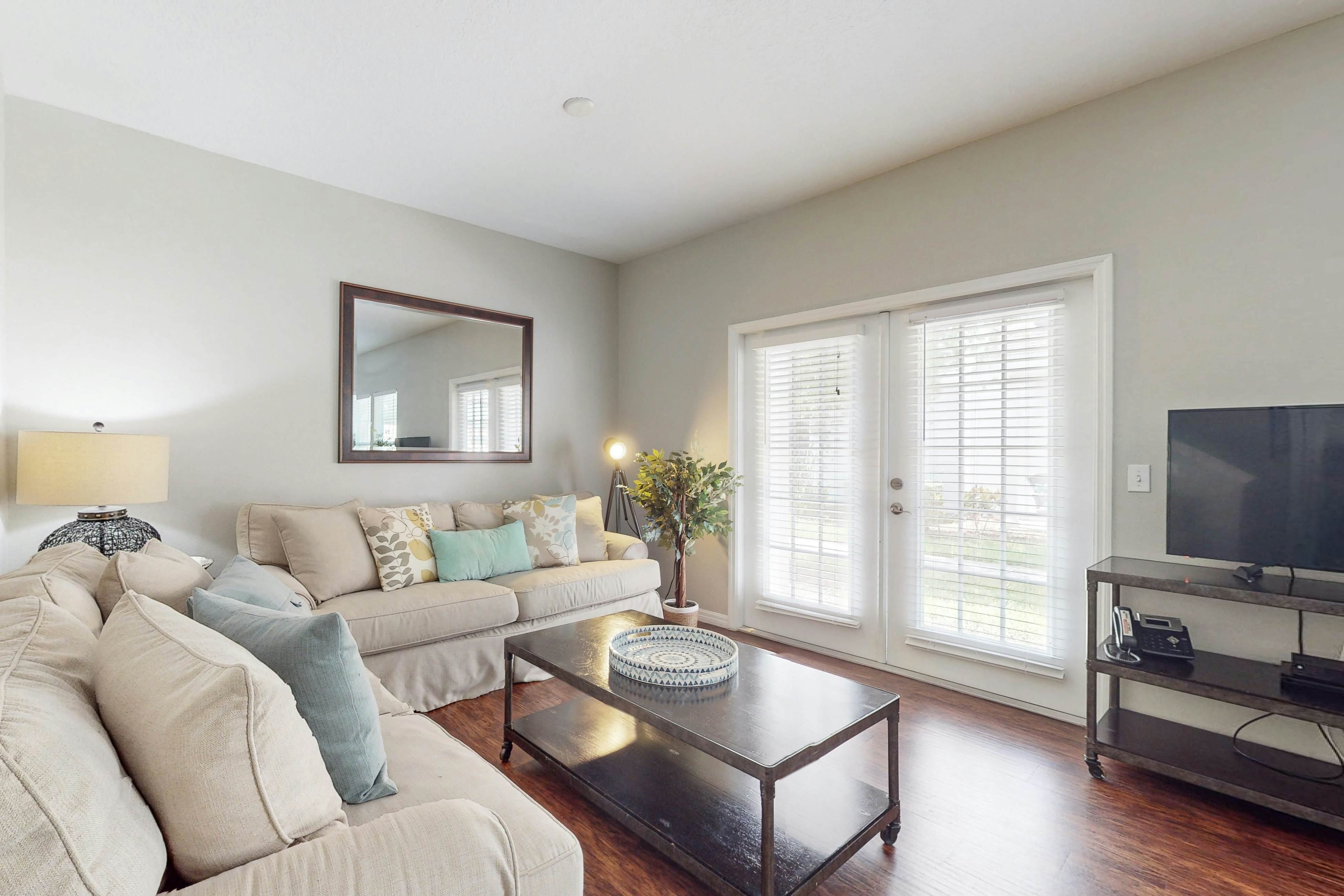 LUC101-5368-105-4 - Lucaya Village Vacay