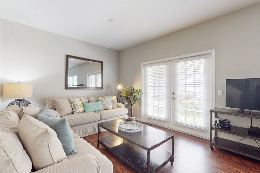 LUC101-5368-105-4 - Lucaya Village Vacay