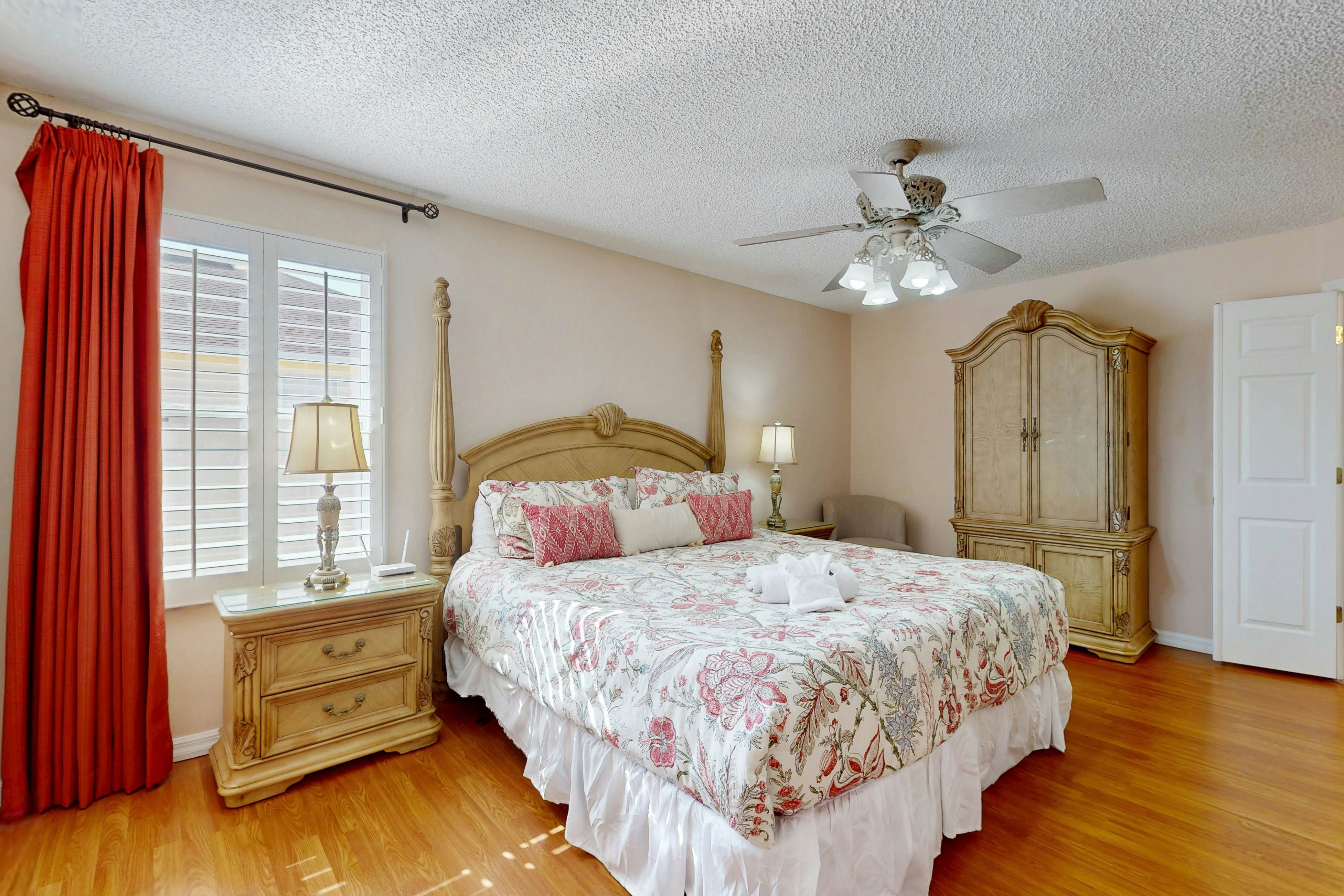 EMI107-8545-7-P-Summer Breeze - Emerald Island Resort