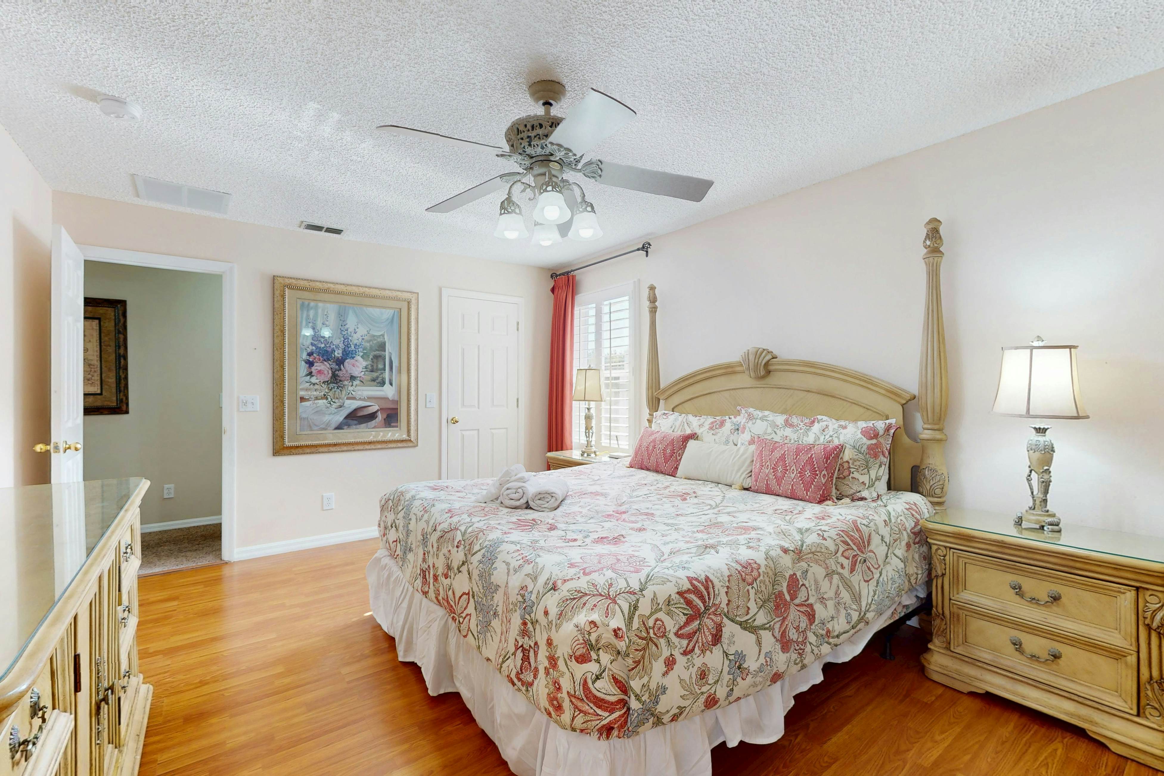 EMI107-8545-7-P-Summer Breeze - Emerald Island Resort