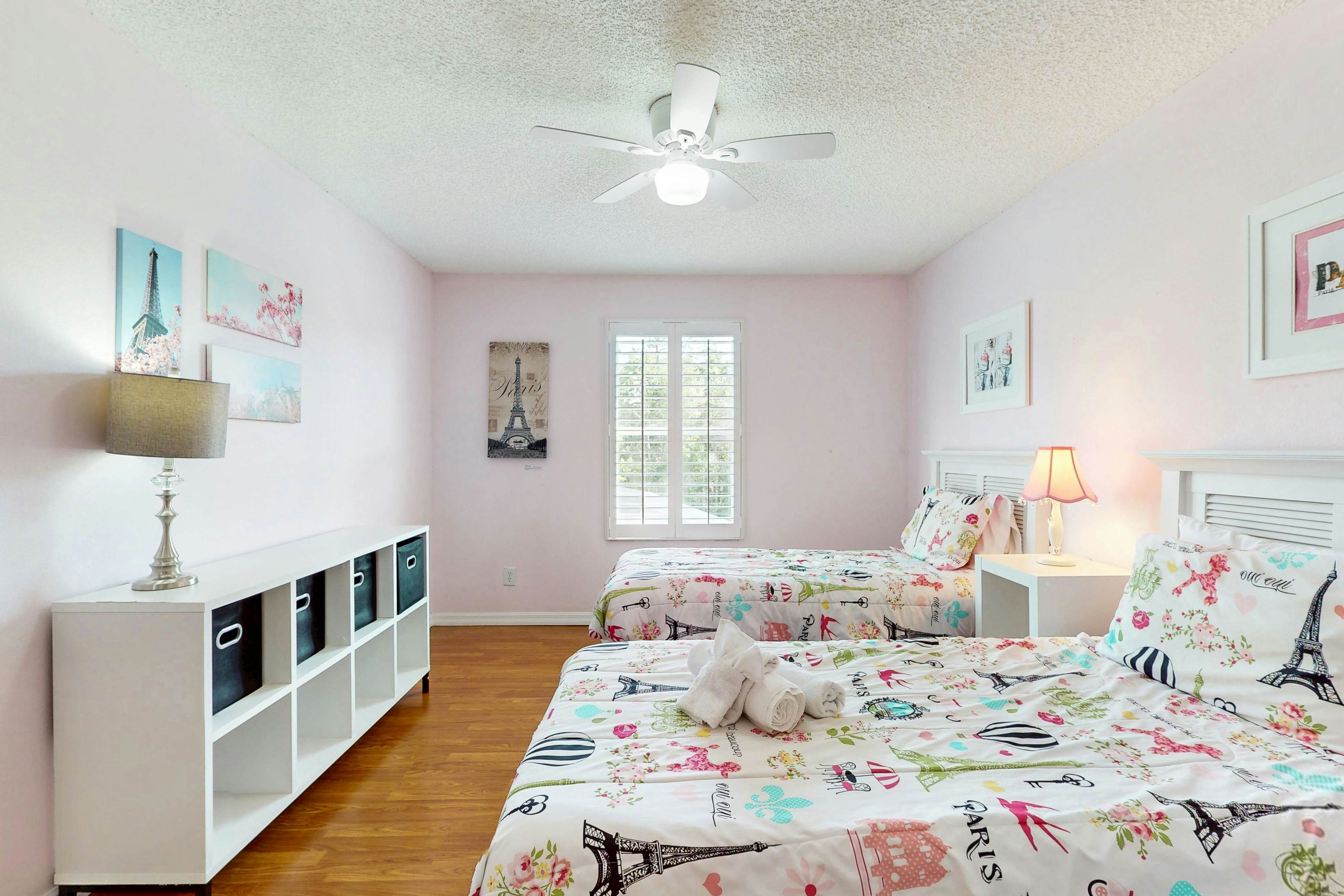 EMI107-8545-7-P-Summer Breeze - Emerald Island Resort