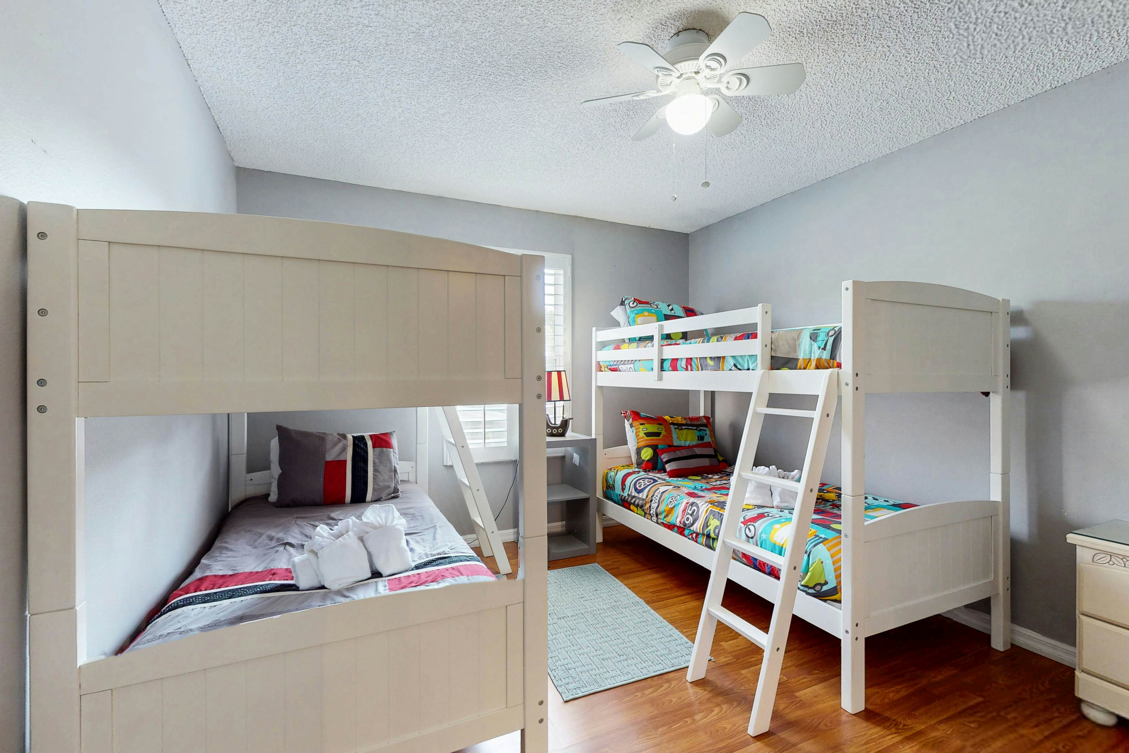 EMI107-8545-7-P-Summer Breeze - Emerald Island Resort