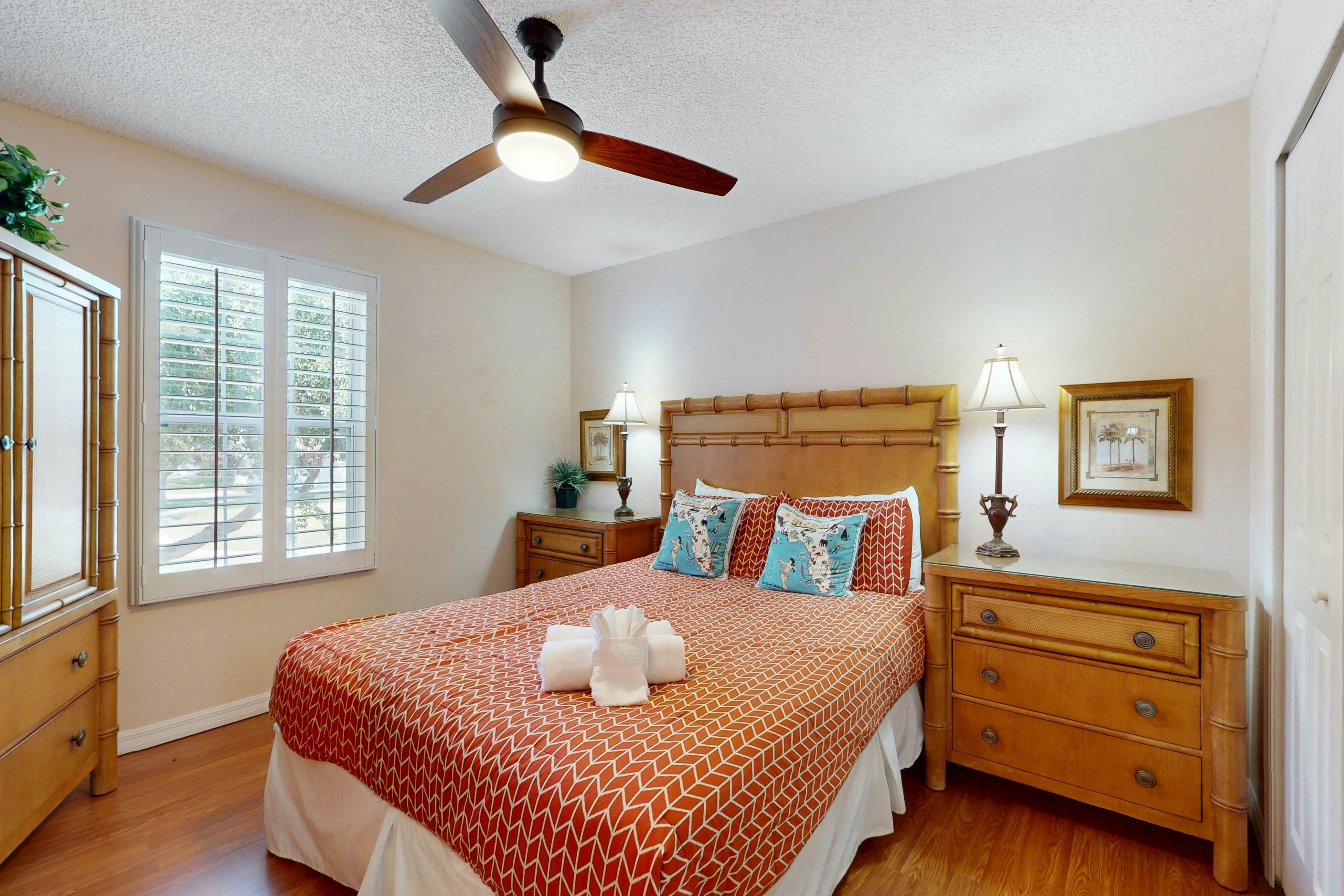 EMI107-8545-7-P-Summer Breeze - Emerald Island Resort