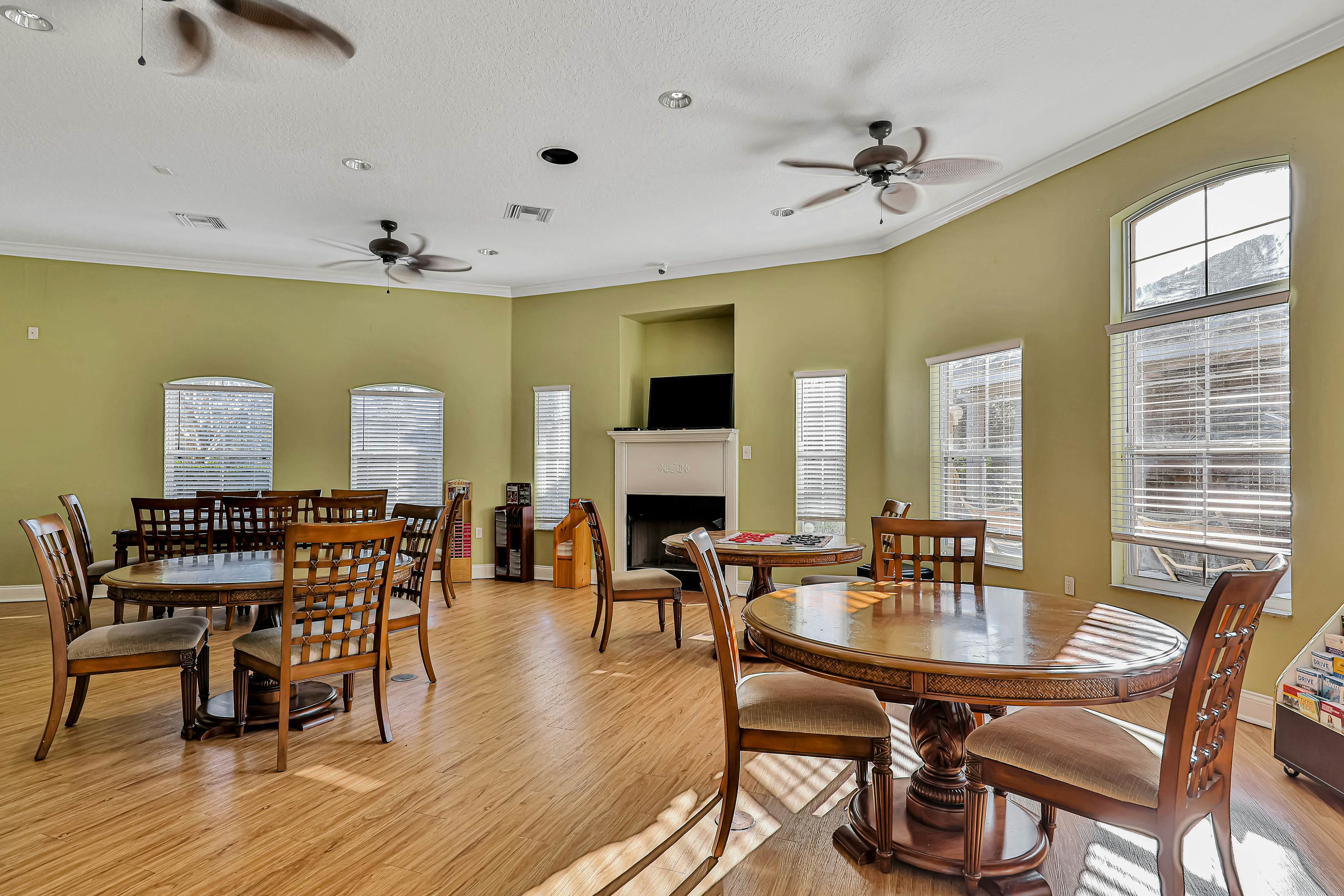 EMI107-8545-7-P-Summer Breeze - Emerald Island Resort