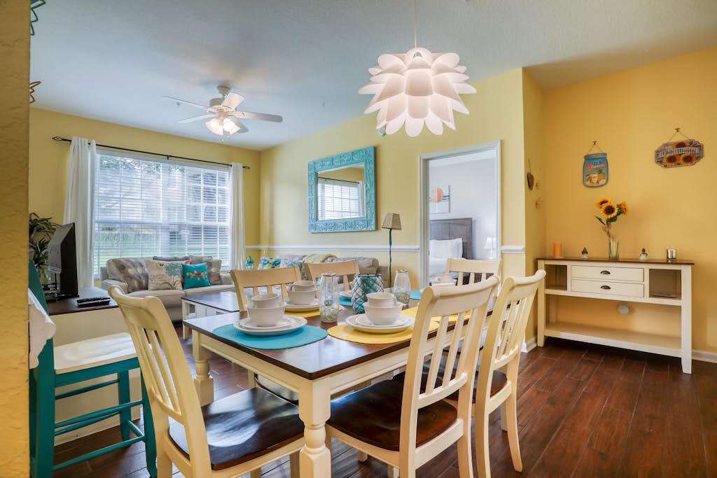 Resort condo near Disney with pool, hot tub, tennis, central AC, & washer/dryer