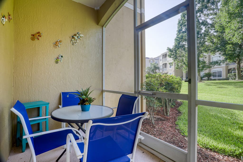Resort condo near Disney with pool, hot tub, tennis, central AC, & washer/dryer