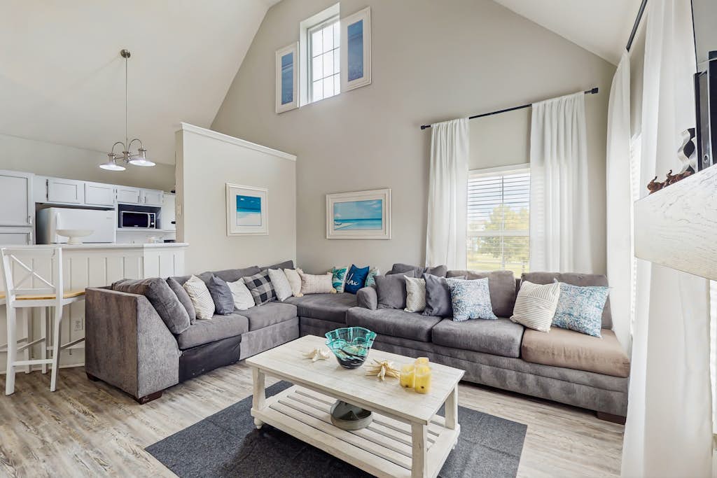 Spacious condo with themed rooms, foosball table and shared pool