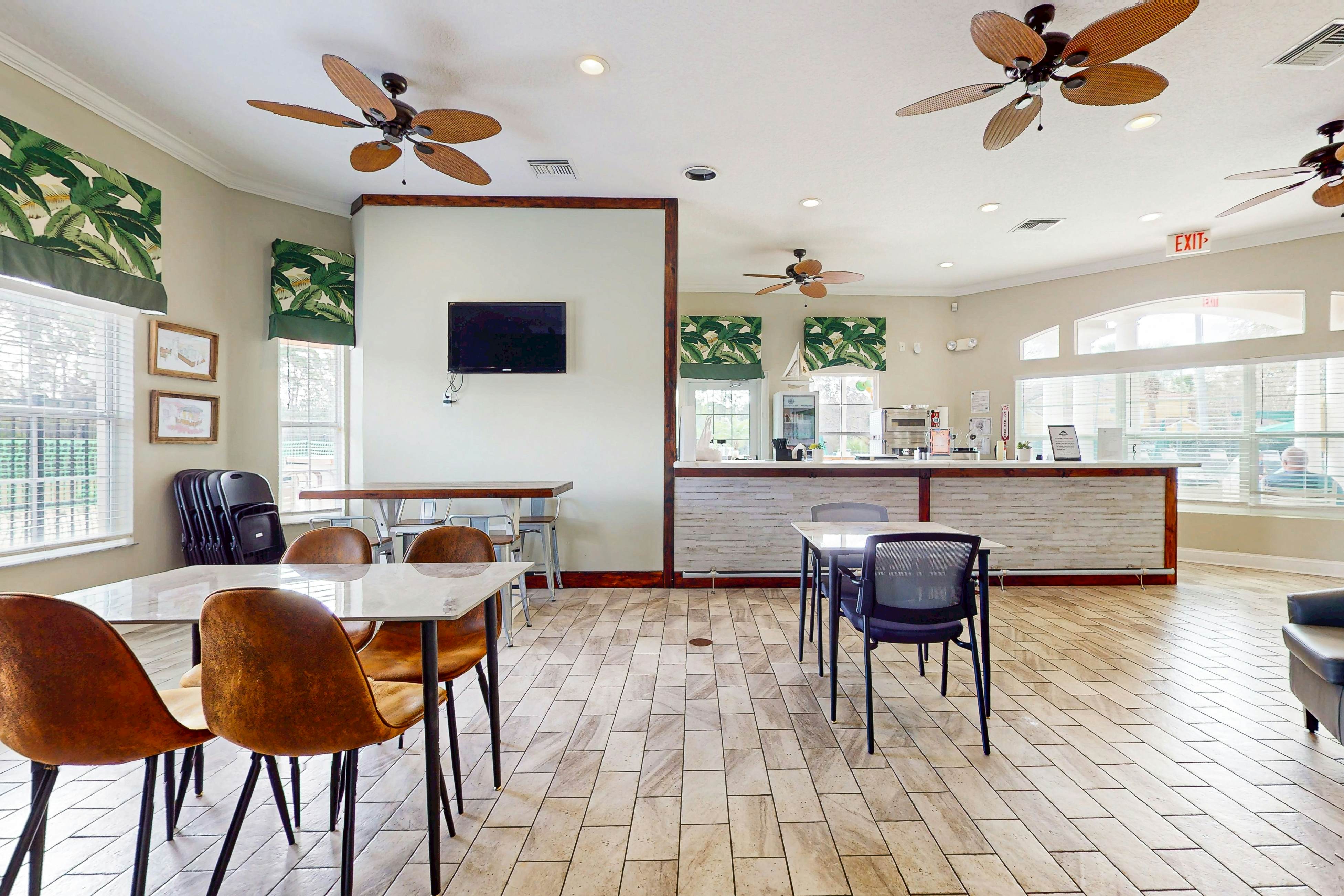 EMI103-8571-3-Emerald Island Gem - Emerald Island Resort