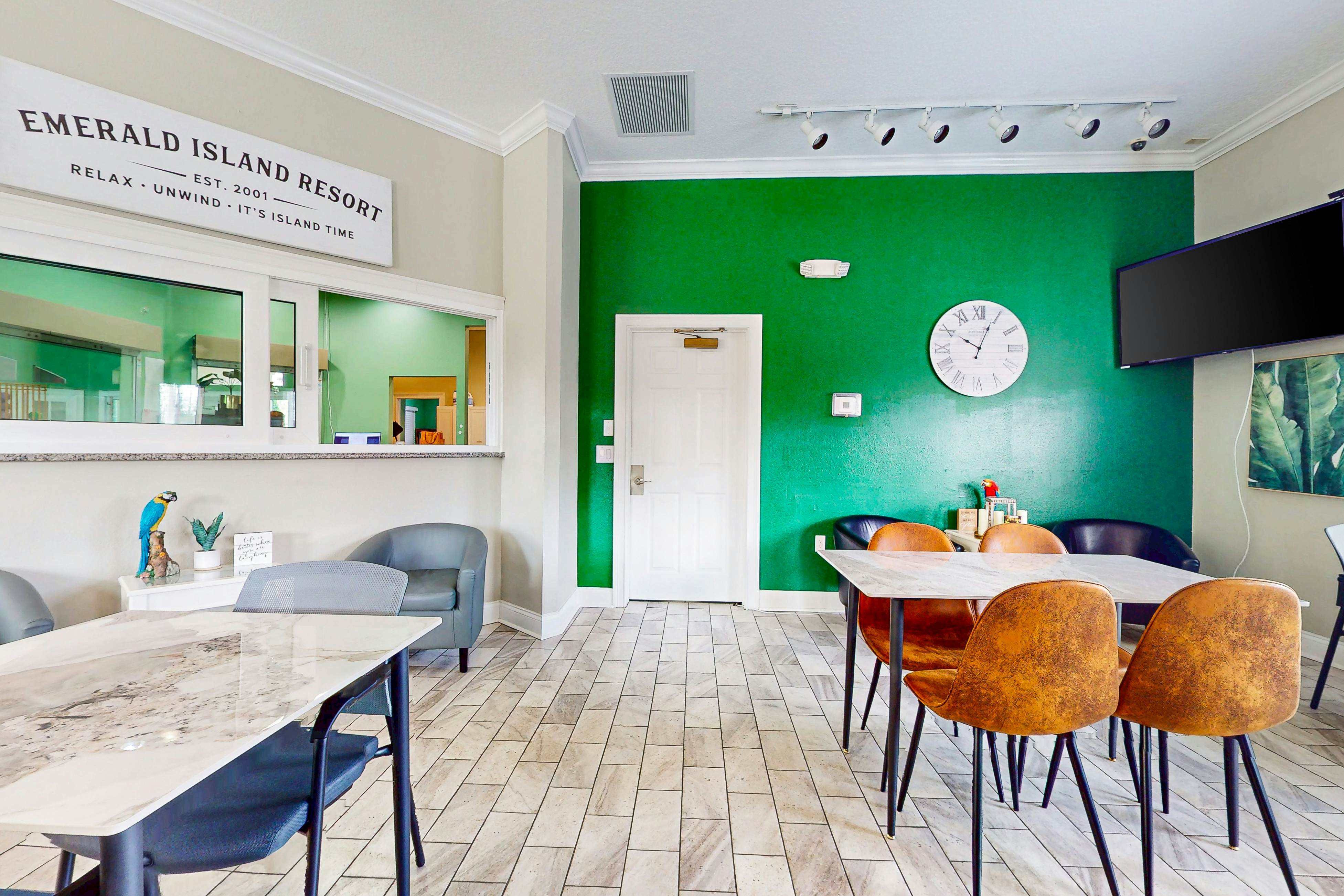 EMI103-8571-3-Emerald Island Gem - Emerald Island Resort