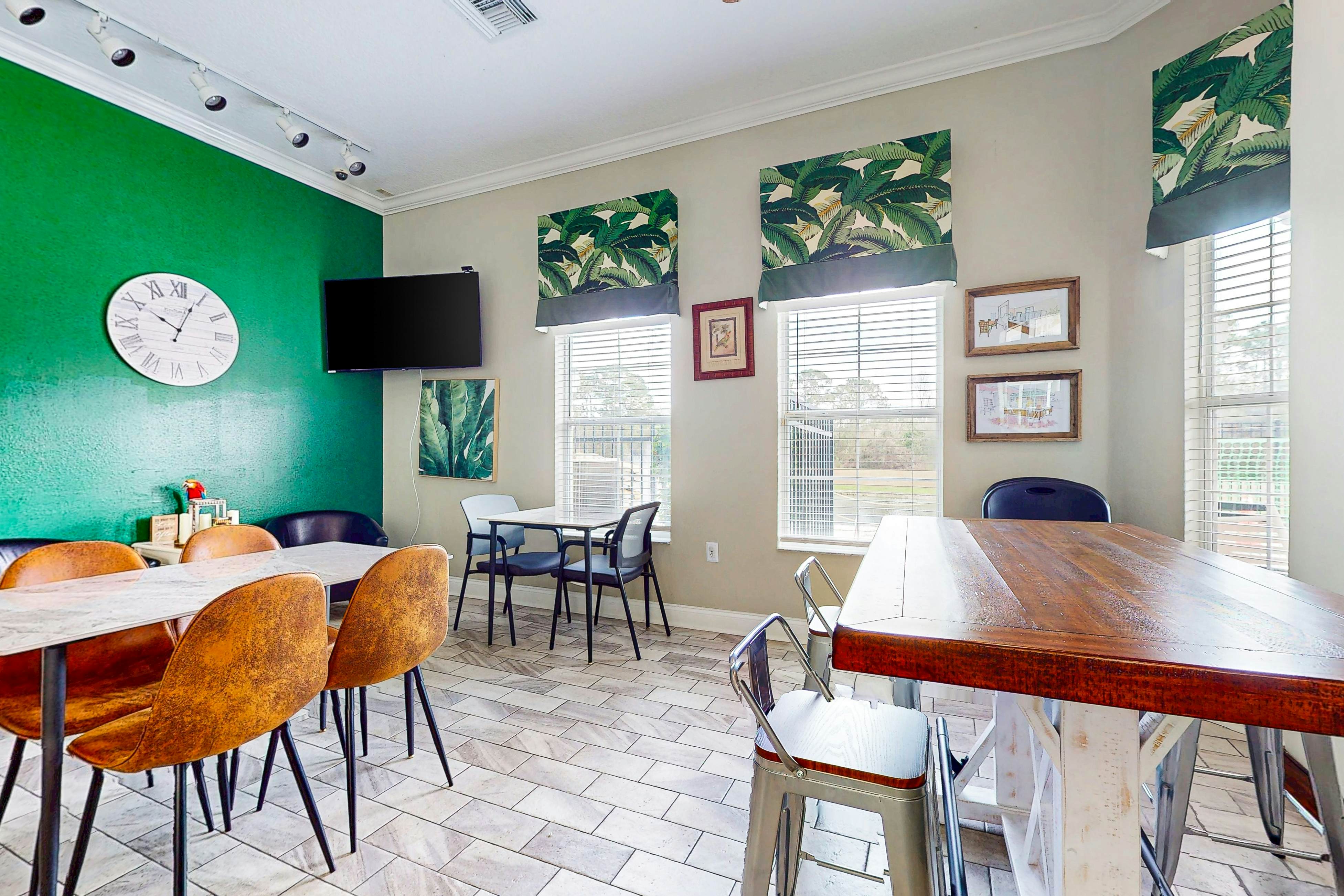 EMI103-8571-3-Emerald Island Gem - Emerald Island Resort