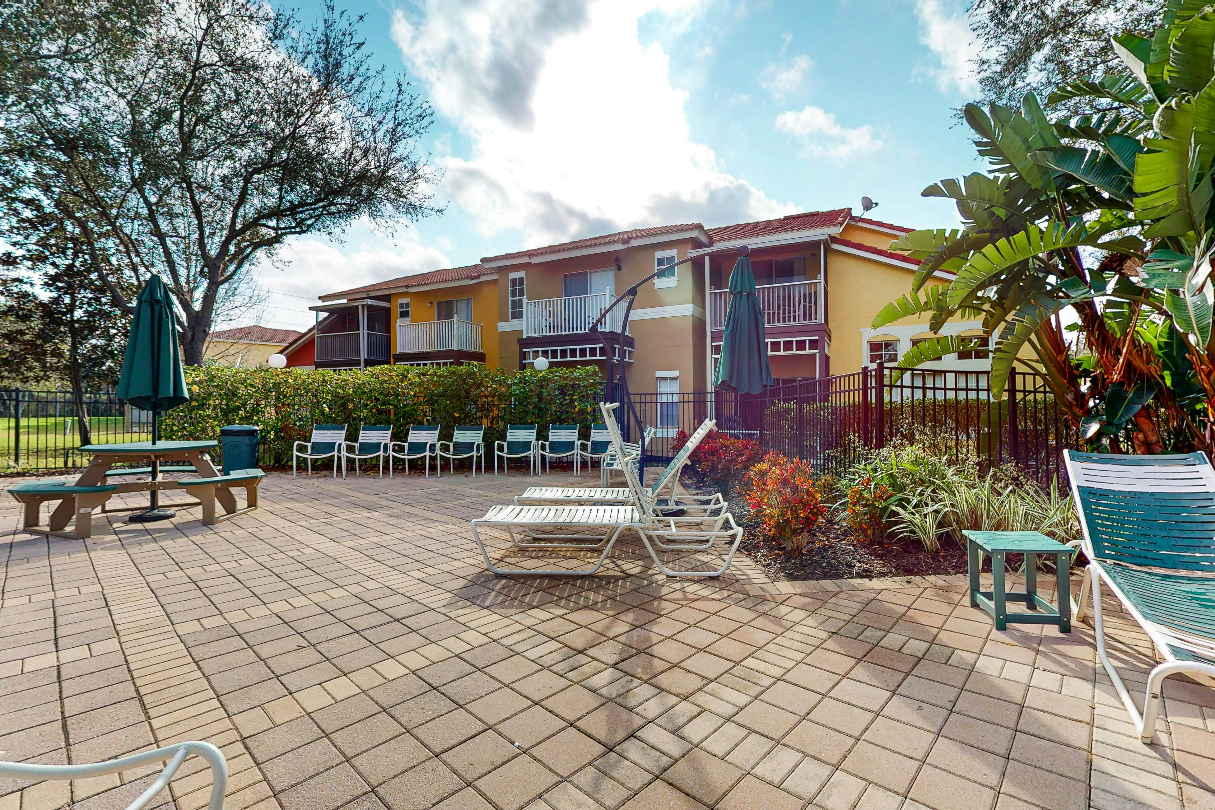 EMI103-8571-3-Emerald Island Gem - Emerald Island Resort