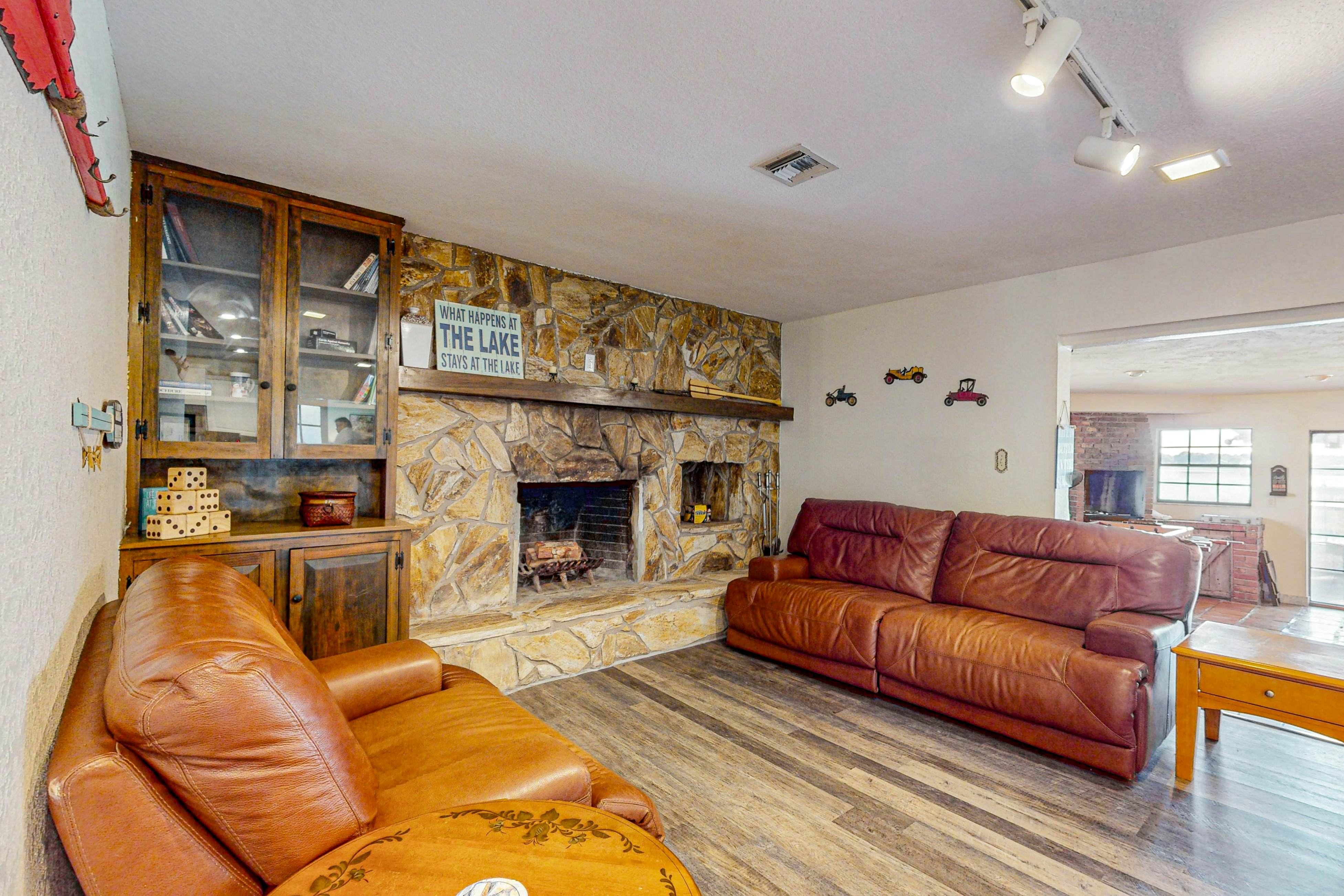 LAK104-110L-3 - Lakefront Living