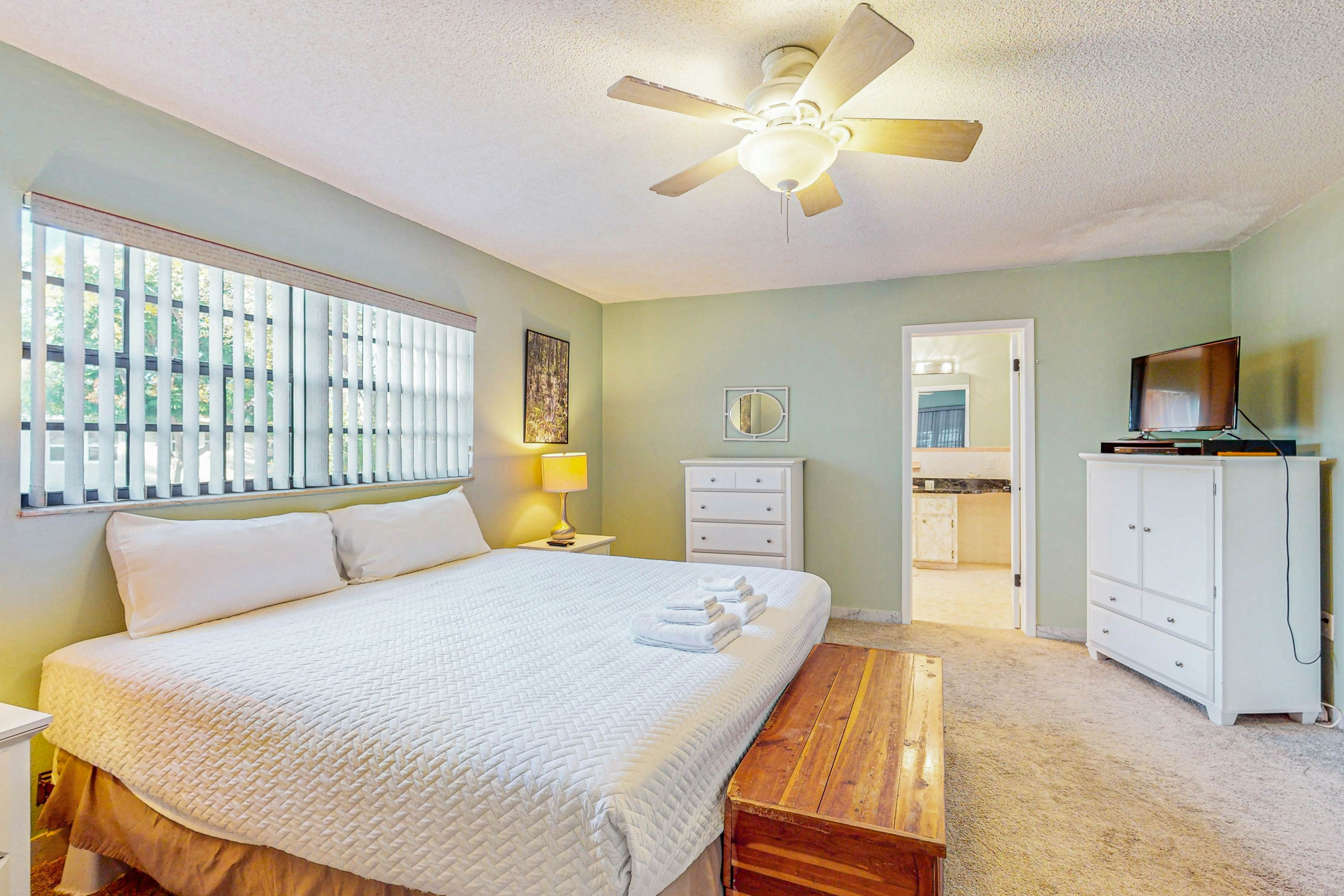 LAK104-110L-3 - Lakefront Living