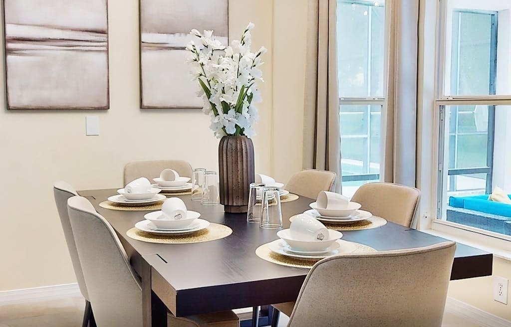 Gated home w/ private pool, furnished patio, close to Disney - snowbirds welcome