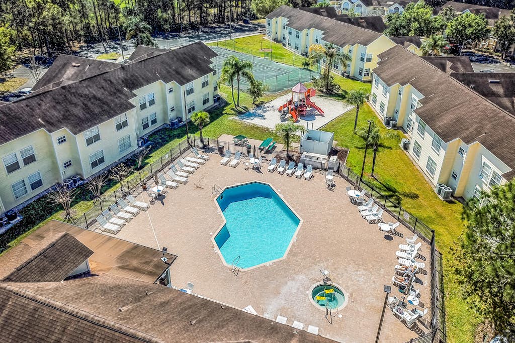 Resort condo w/ shared Pool and Hot Tub, close to Disney & other theme parks