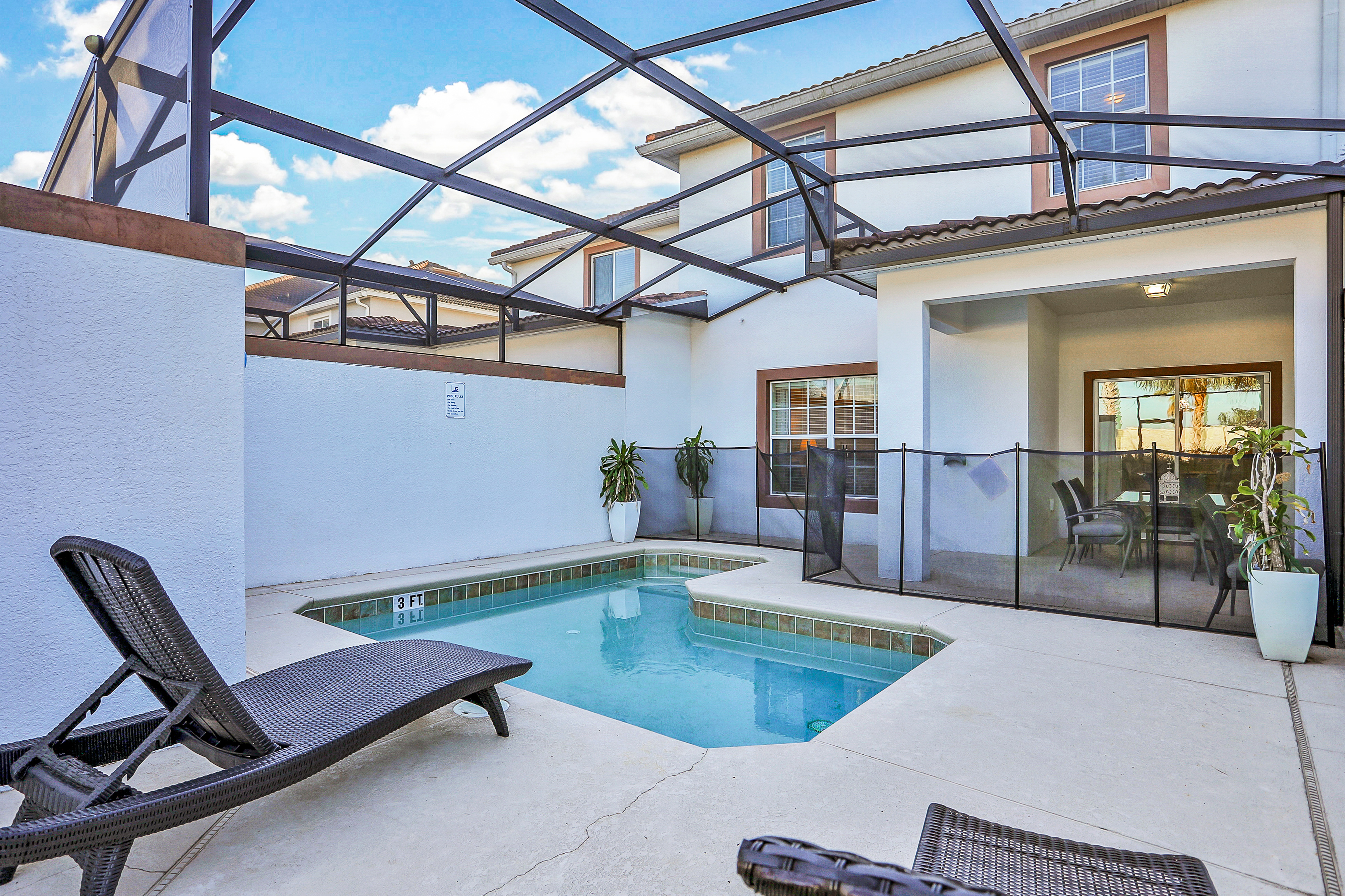 2-Story Townhouse near Disney w/Private Heated Pool, Shared Clubhouse, Gym, AC