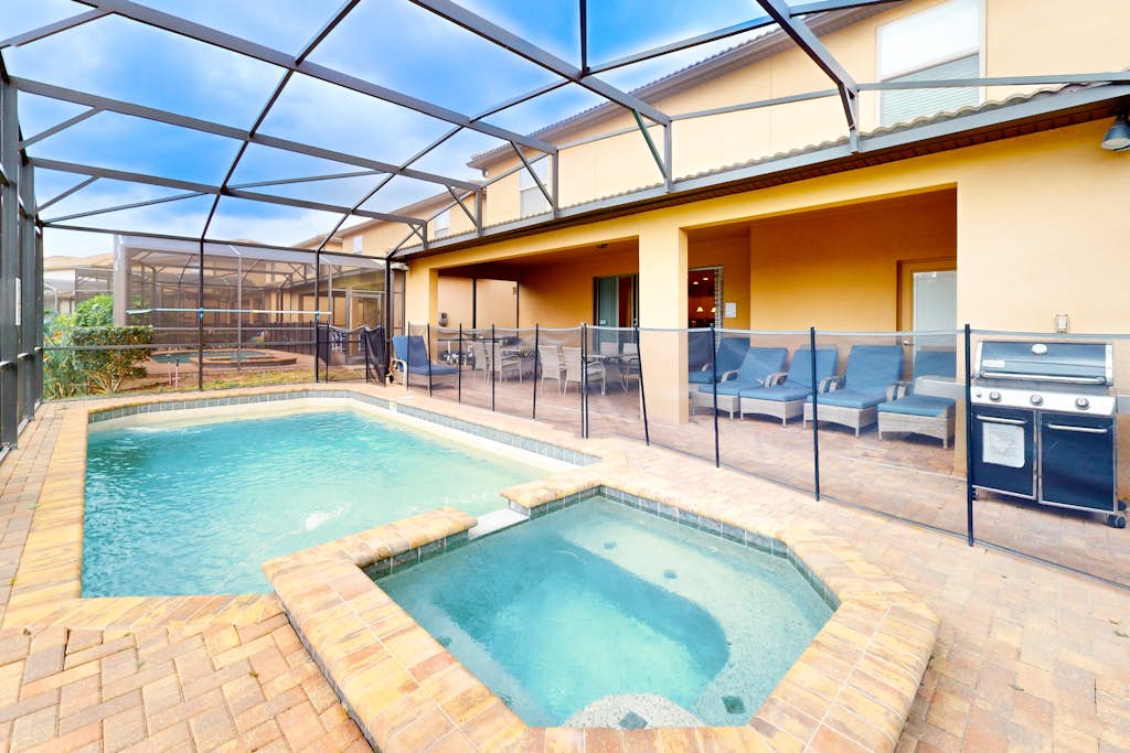 Spacious home w/ private pool, WiFi, central AC, private washer/dryer