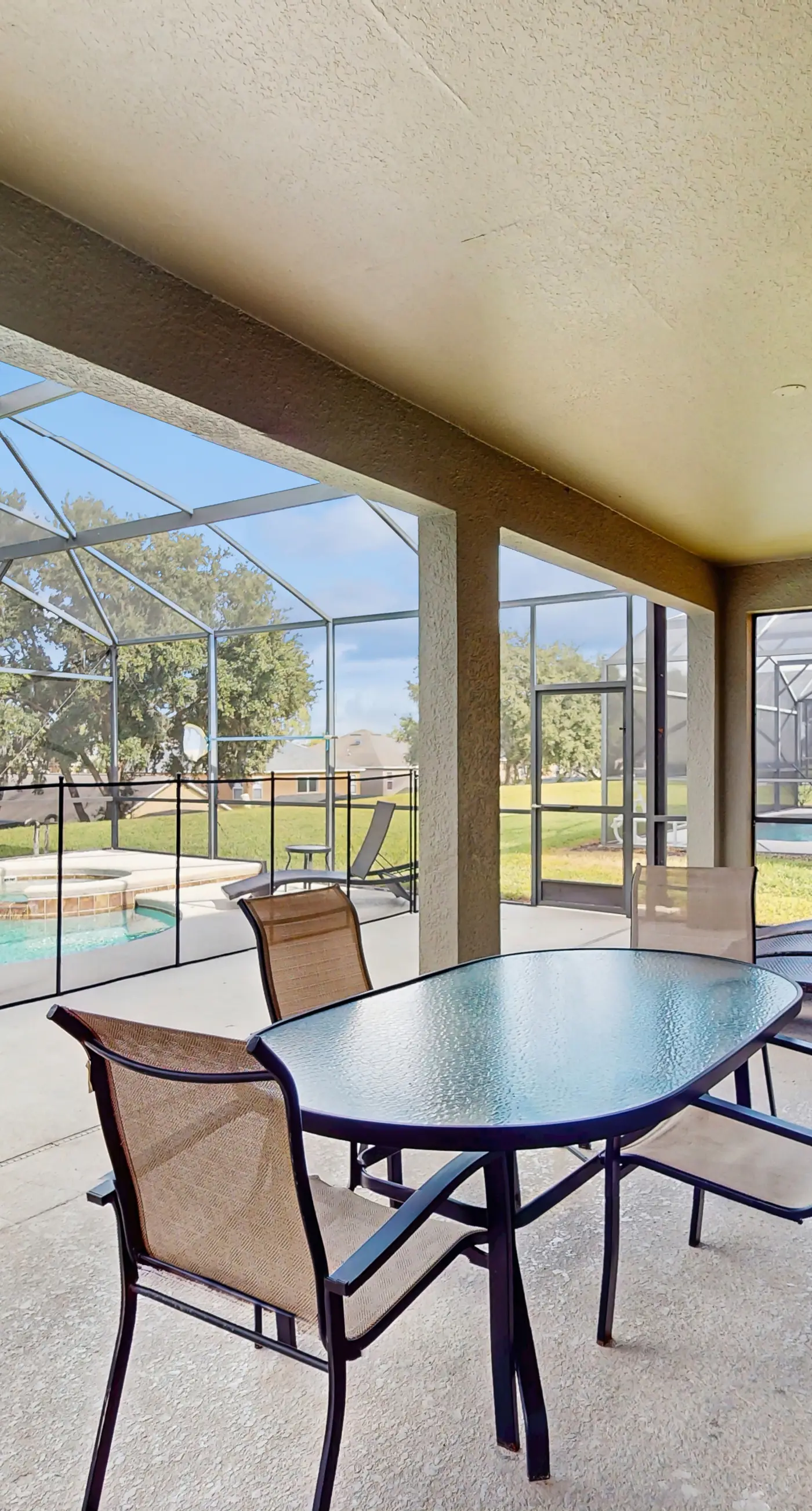 EMI108-8673-6-P - La Isla Paradise