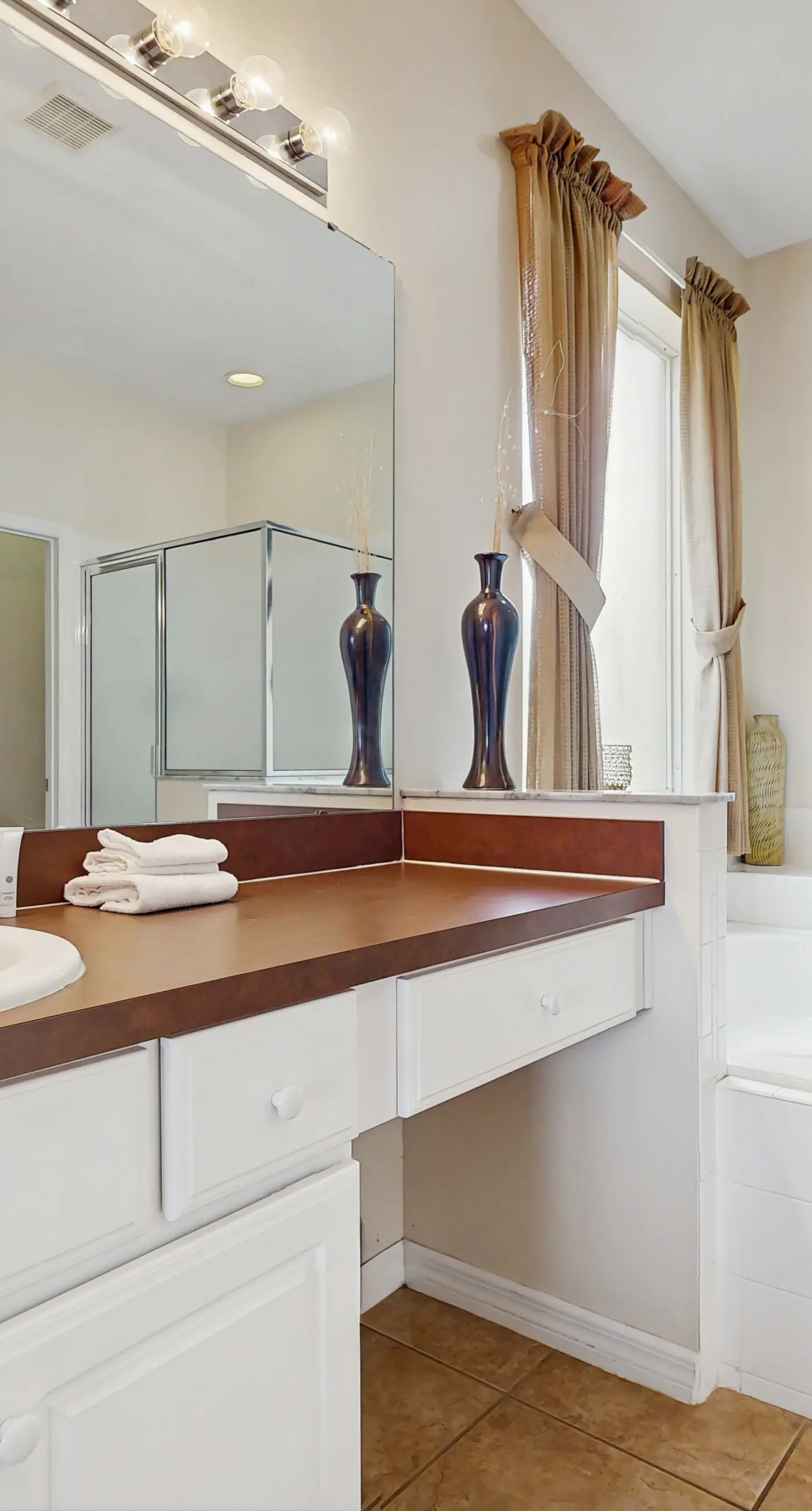 EMI108-8673-6-P - La Isla Paradise