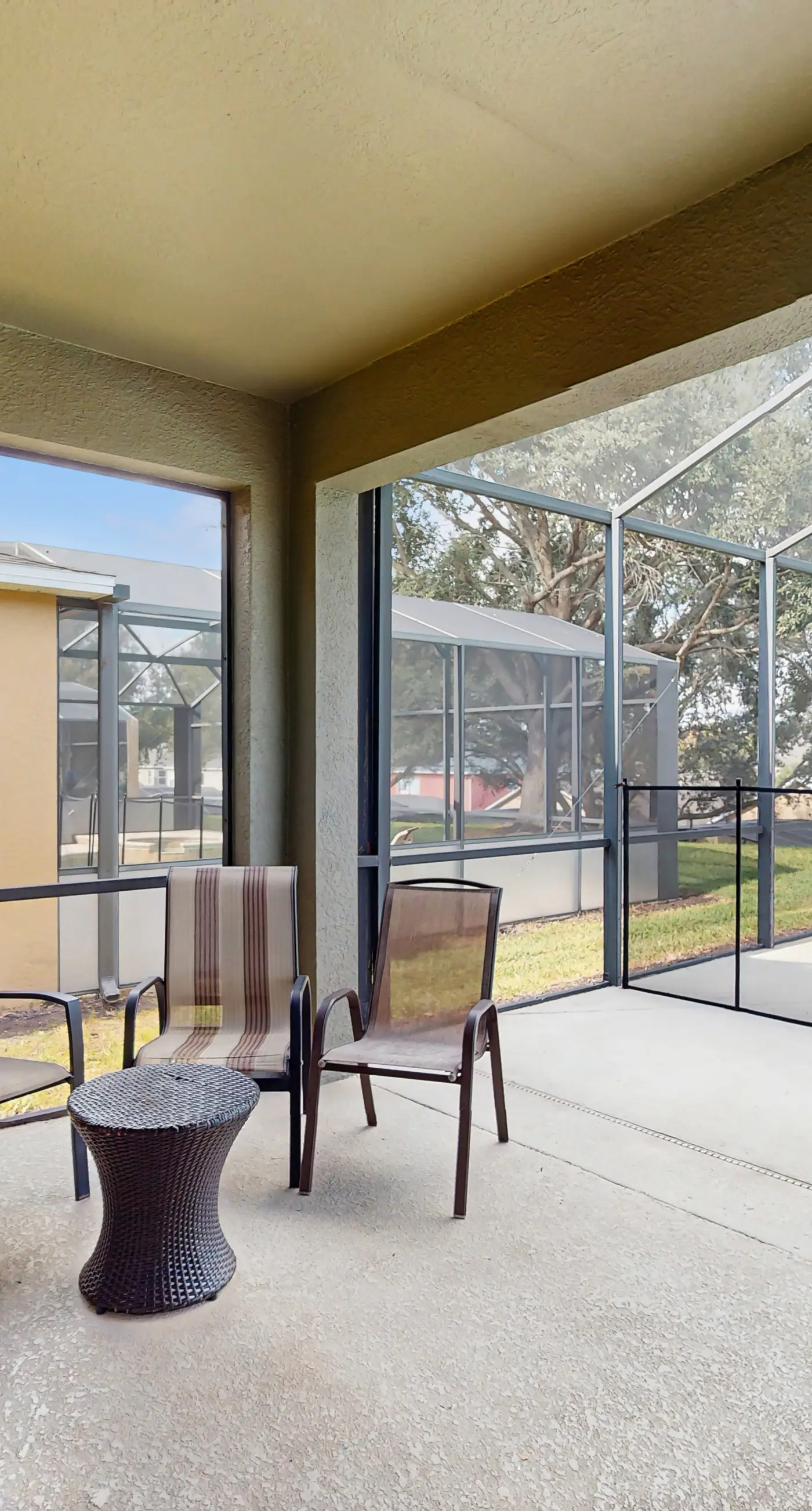 EMI108-8673-6-P - La Isla Paradise