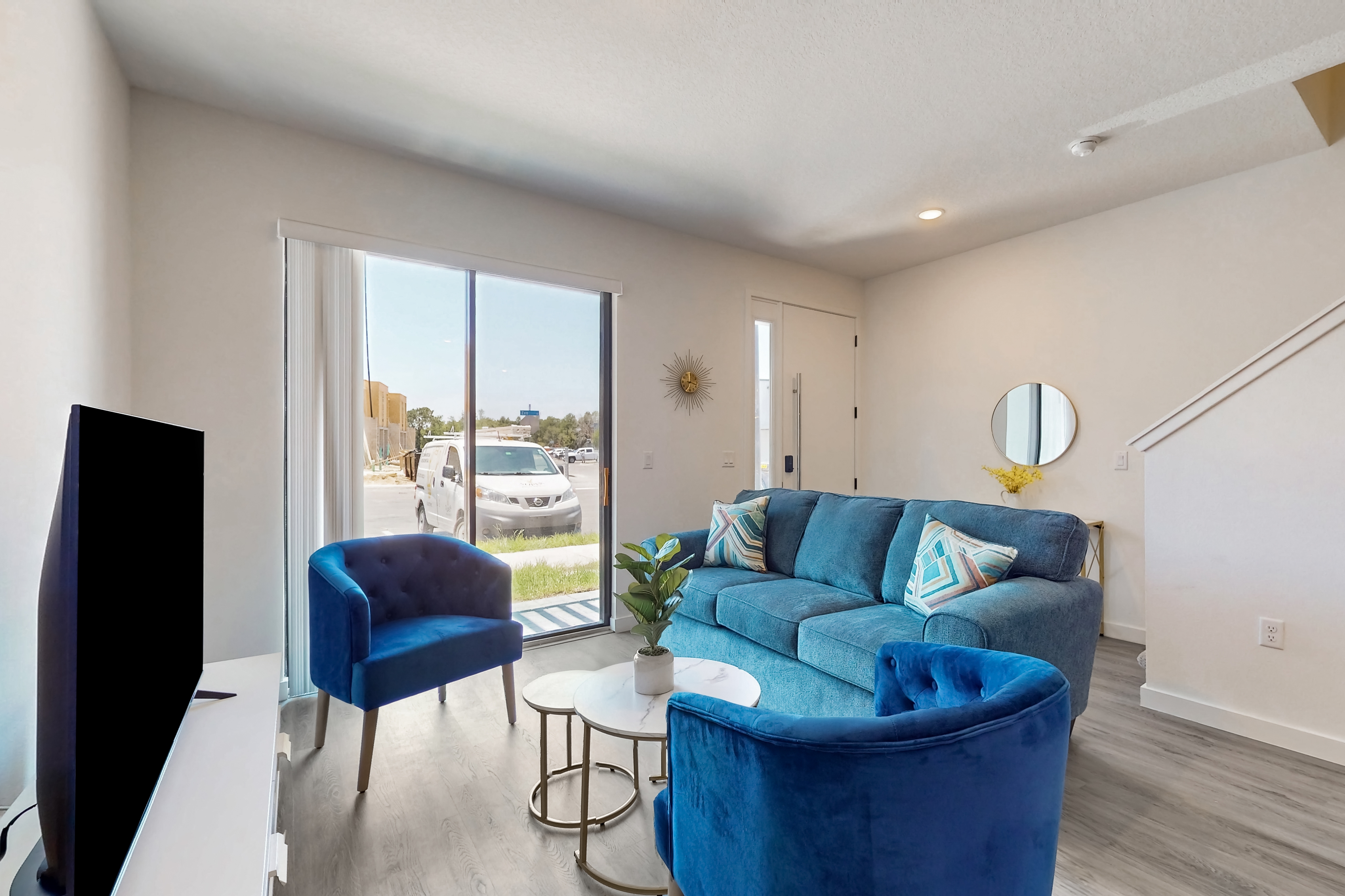 Newly built townhome, private W/D, Free WiFi, Central AC and Full kitchen