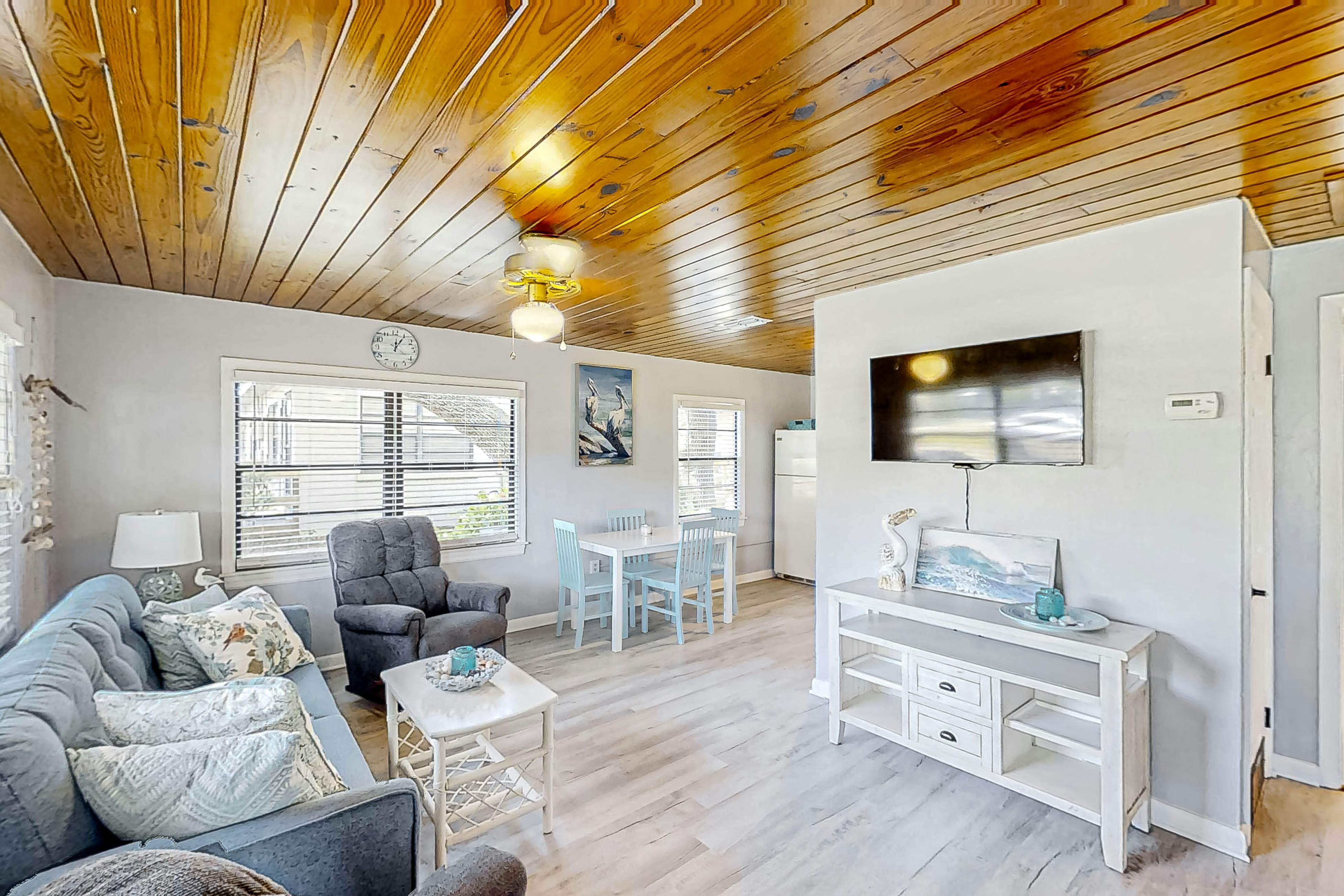 LAK106-300-9-1-G - Lake June Resort #9