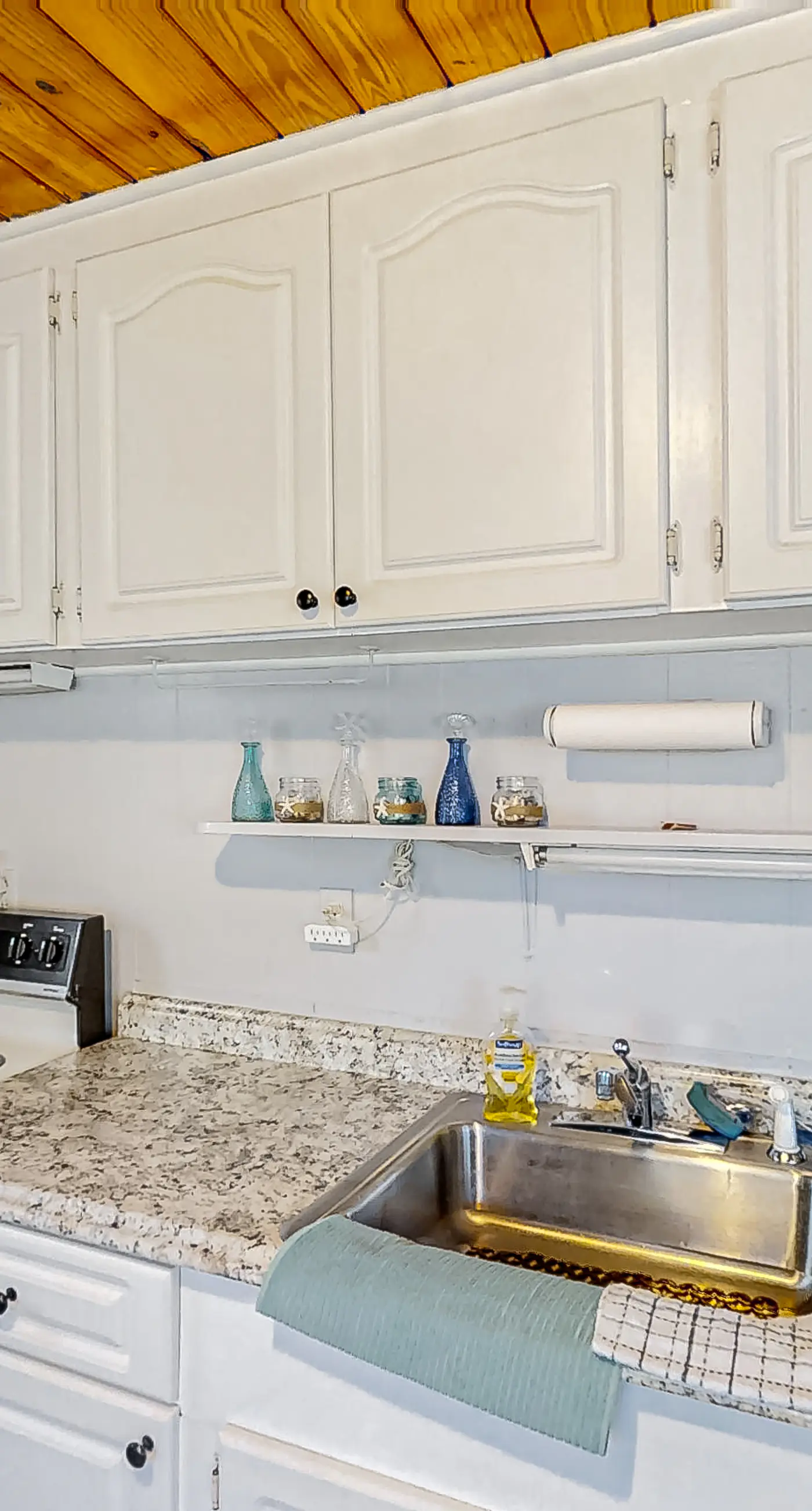 LAK106-300-9-1-G - Lake June Resort #9