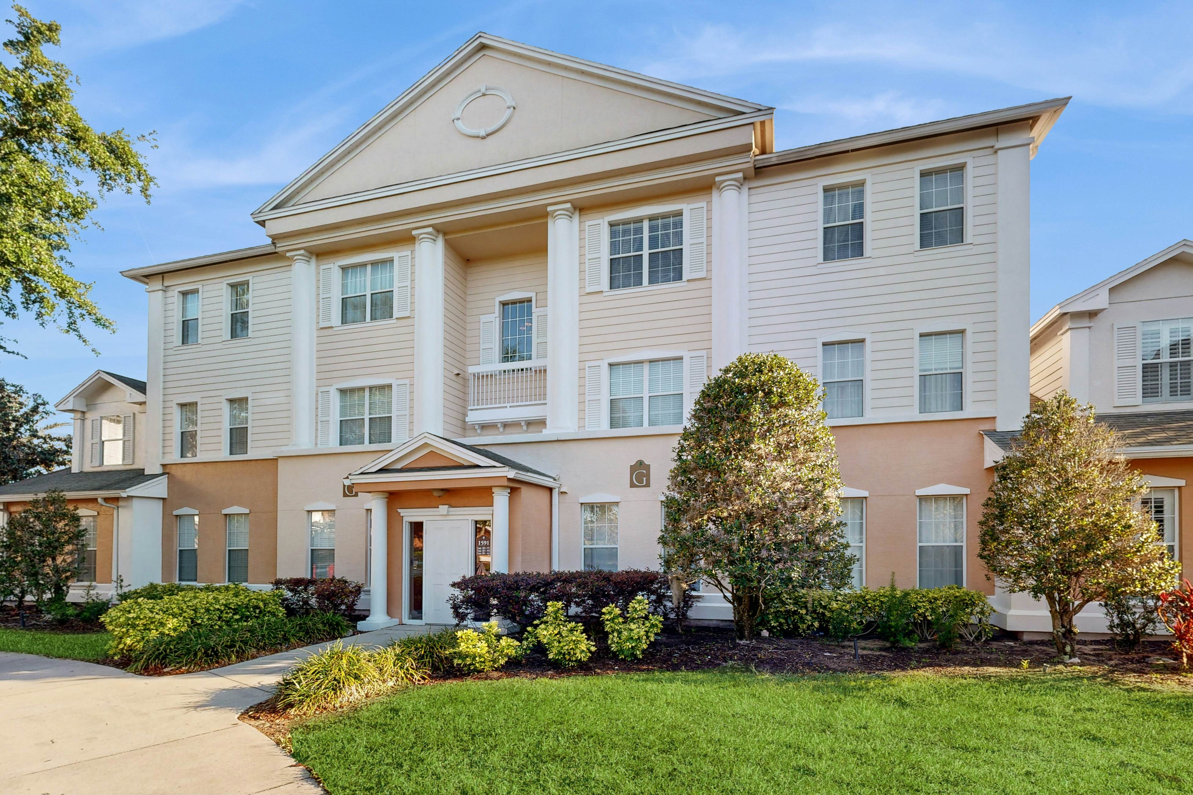 REU105-1591-202-3-Enchanted Oasis Residence #202