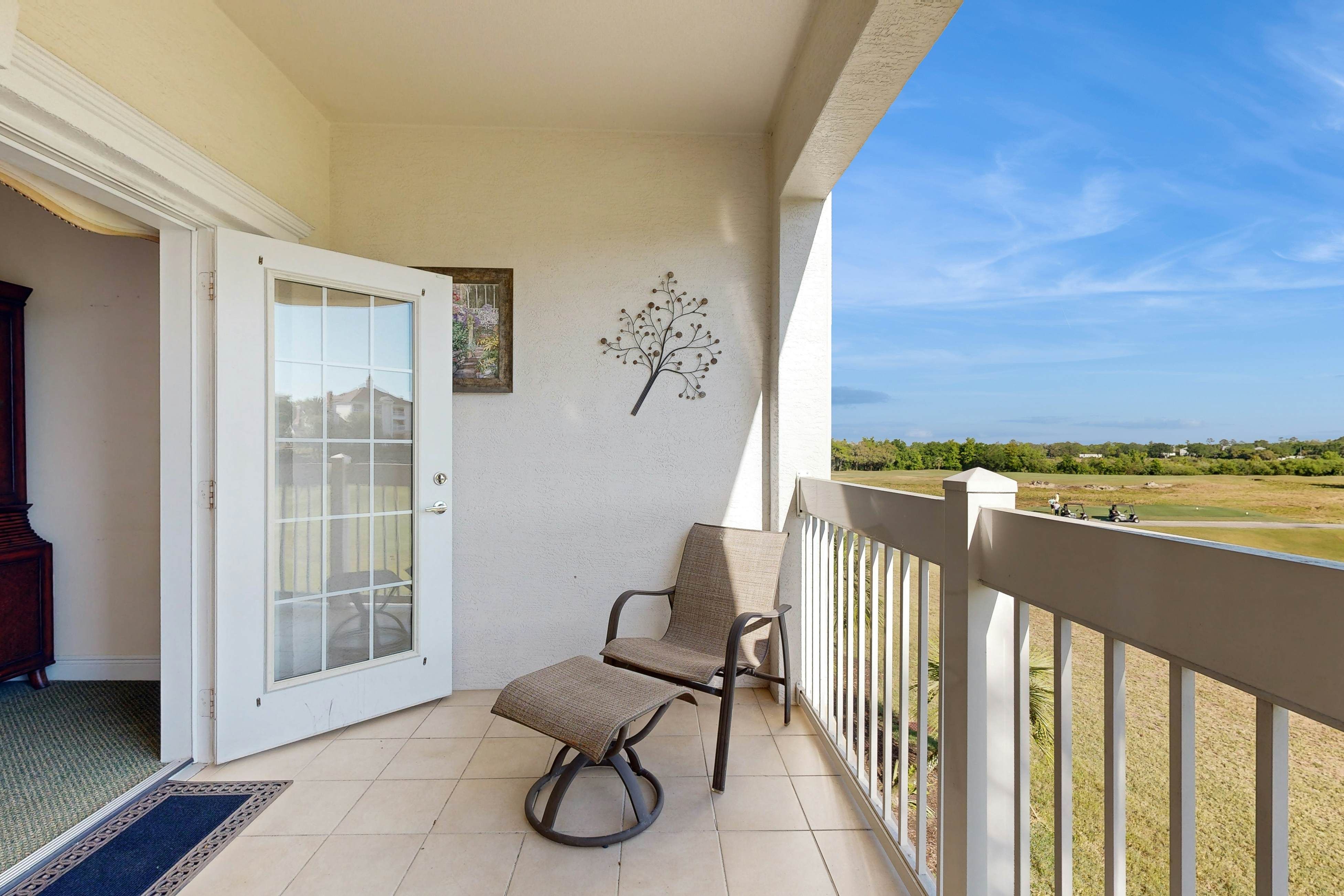 REU105-1591-202-3-Enchanted Oasis Residence #202