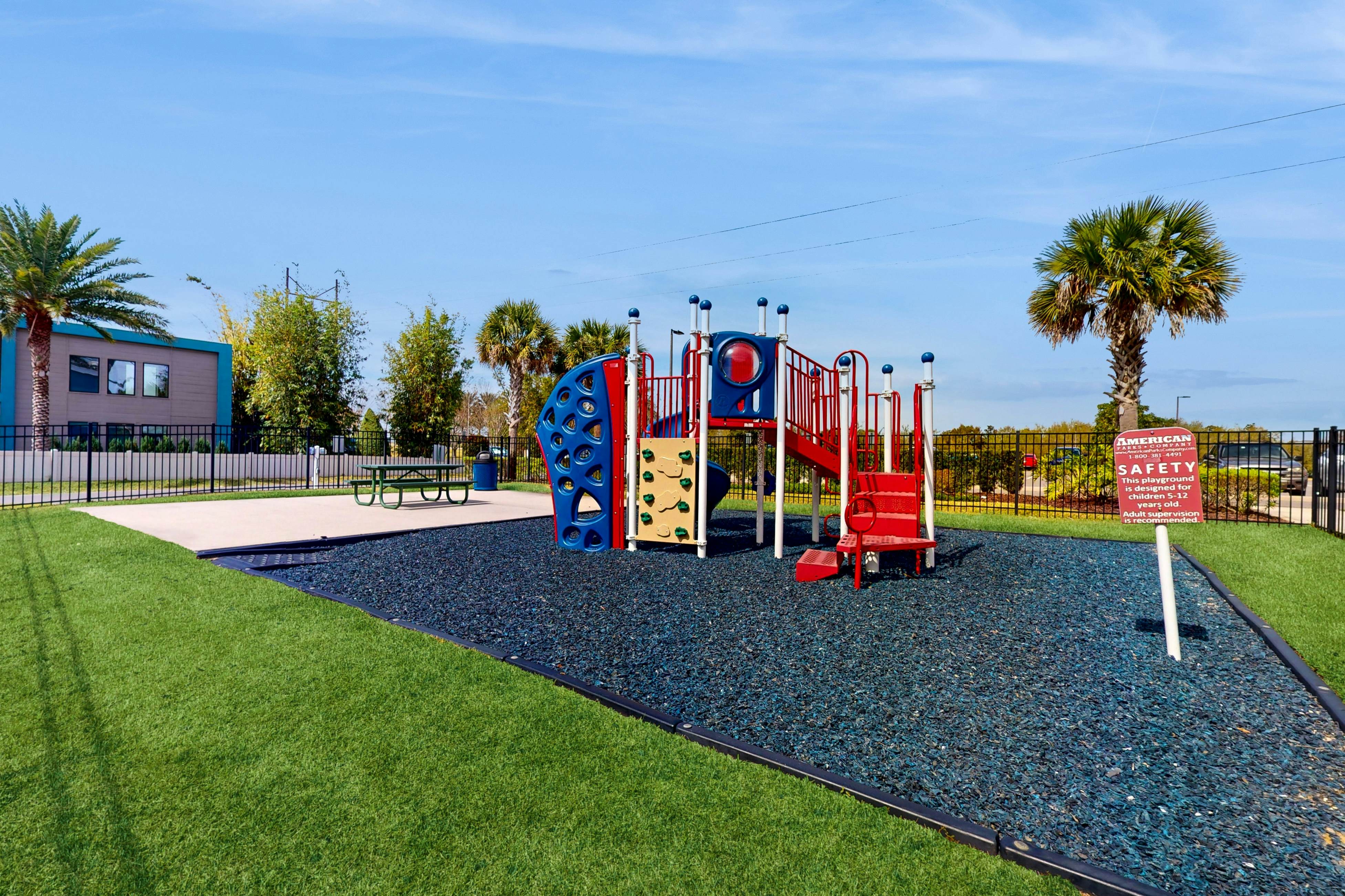 REU105-1591-202-3-Enchanted Oasis Residence #202