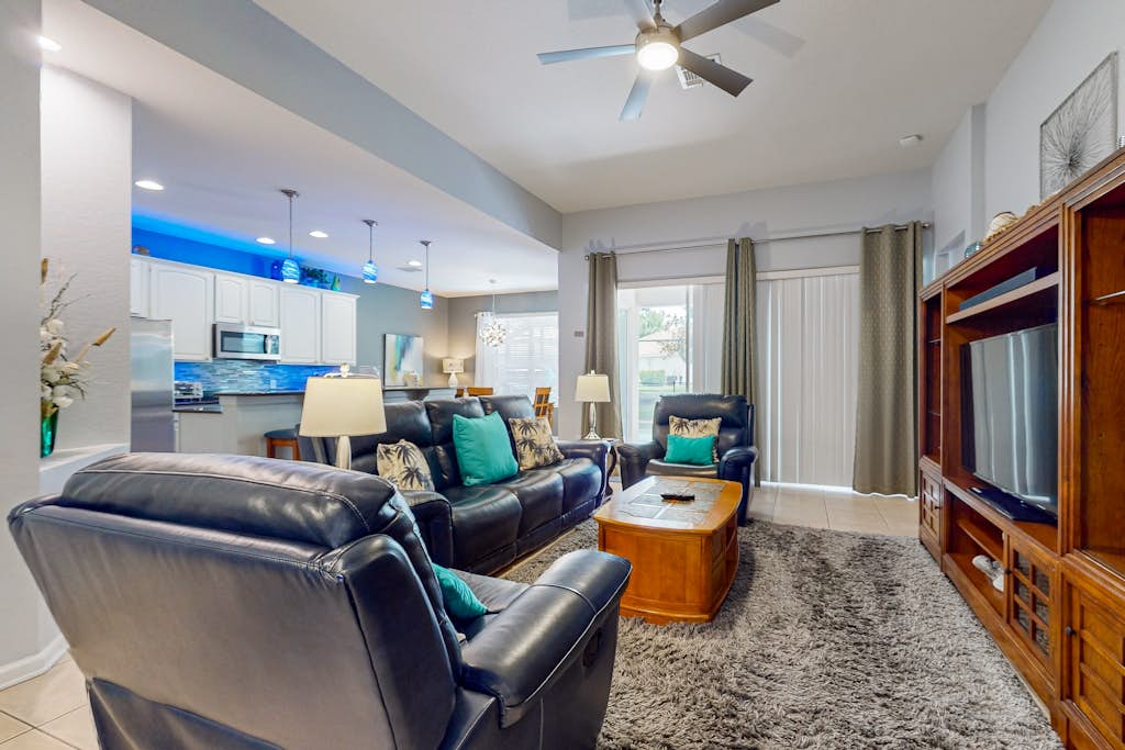 All-suite retreat with pool, spa, waterslides, tennis - near dining & Disney