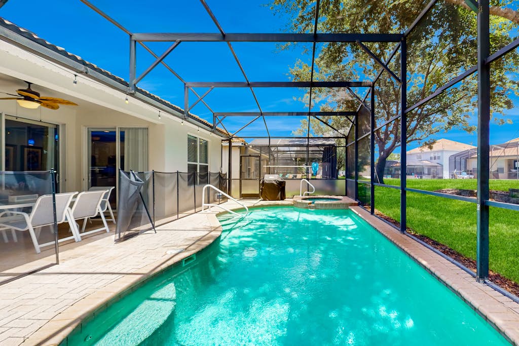 All-suite retreat with pool, spa, waterslides, tennis - near dining & Disney