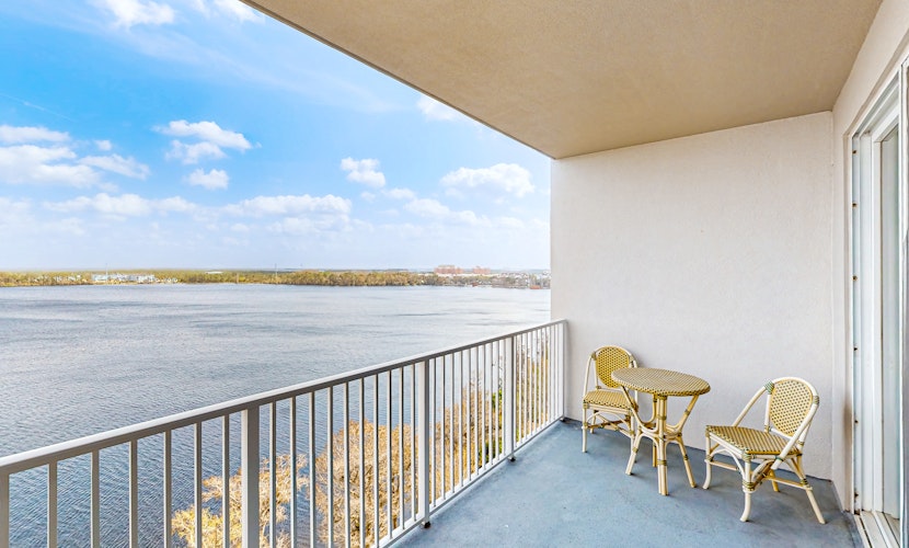 Inviting lakefront condo near attractions with lake view, AC, pool & hot tub