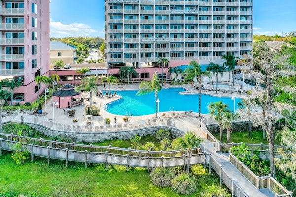 Inviting lakefront condo near attractions with lake view, AC, pool & hot tub