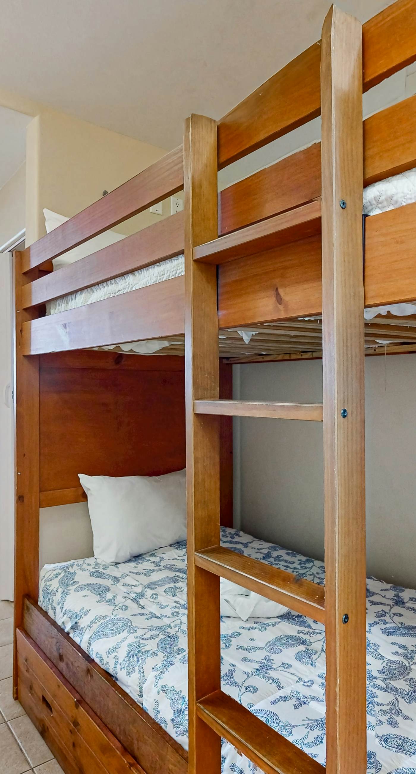 BLU126-13427-2-0902-1 - Blue Heron Beach Resort 2-0902