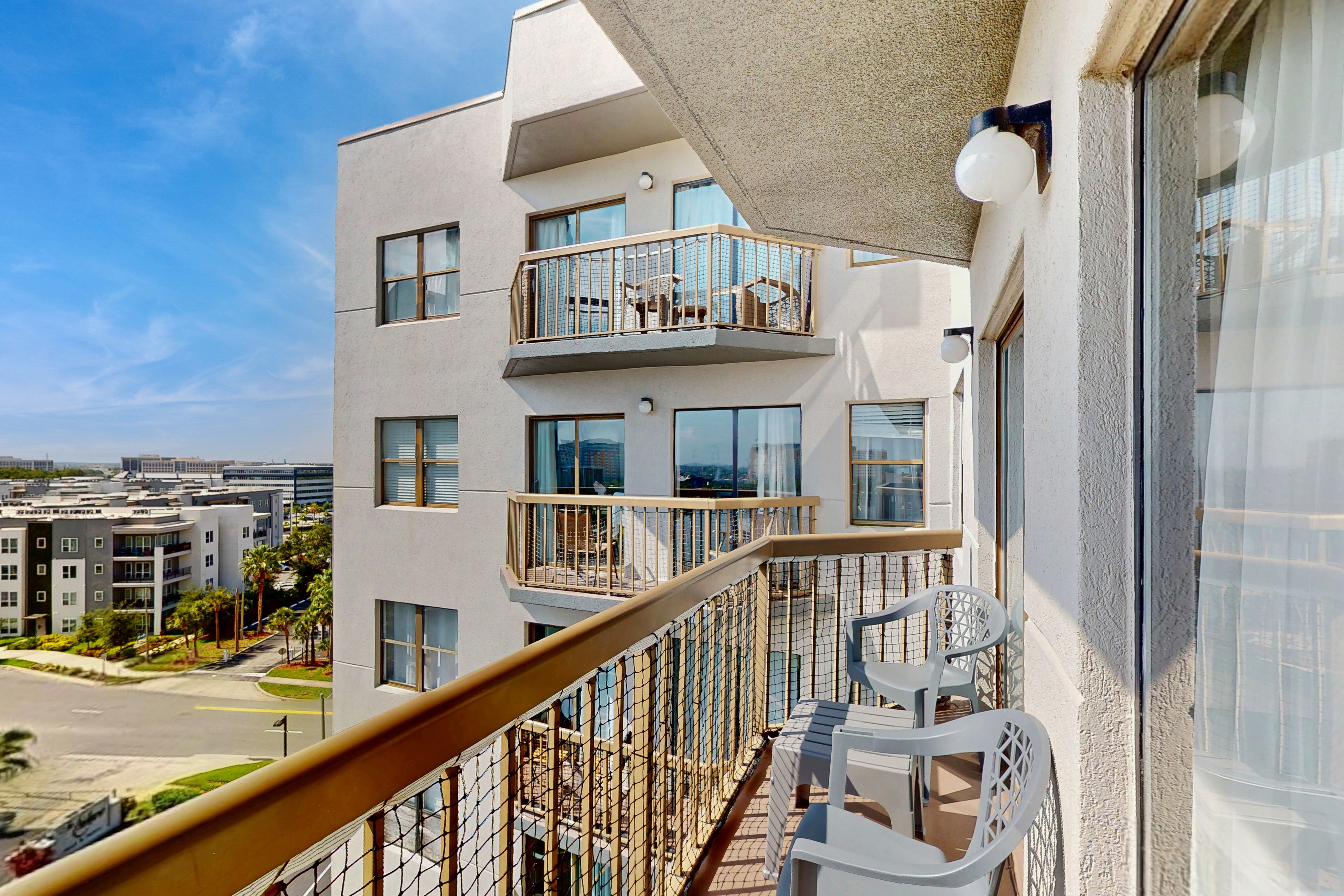 Spacious Condo with a Kitchenette, AC, Pools, Hot Tubs, Tennis, & Gym