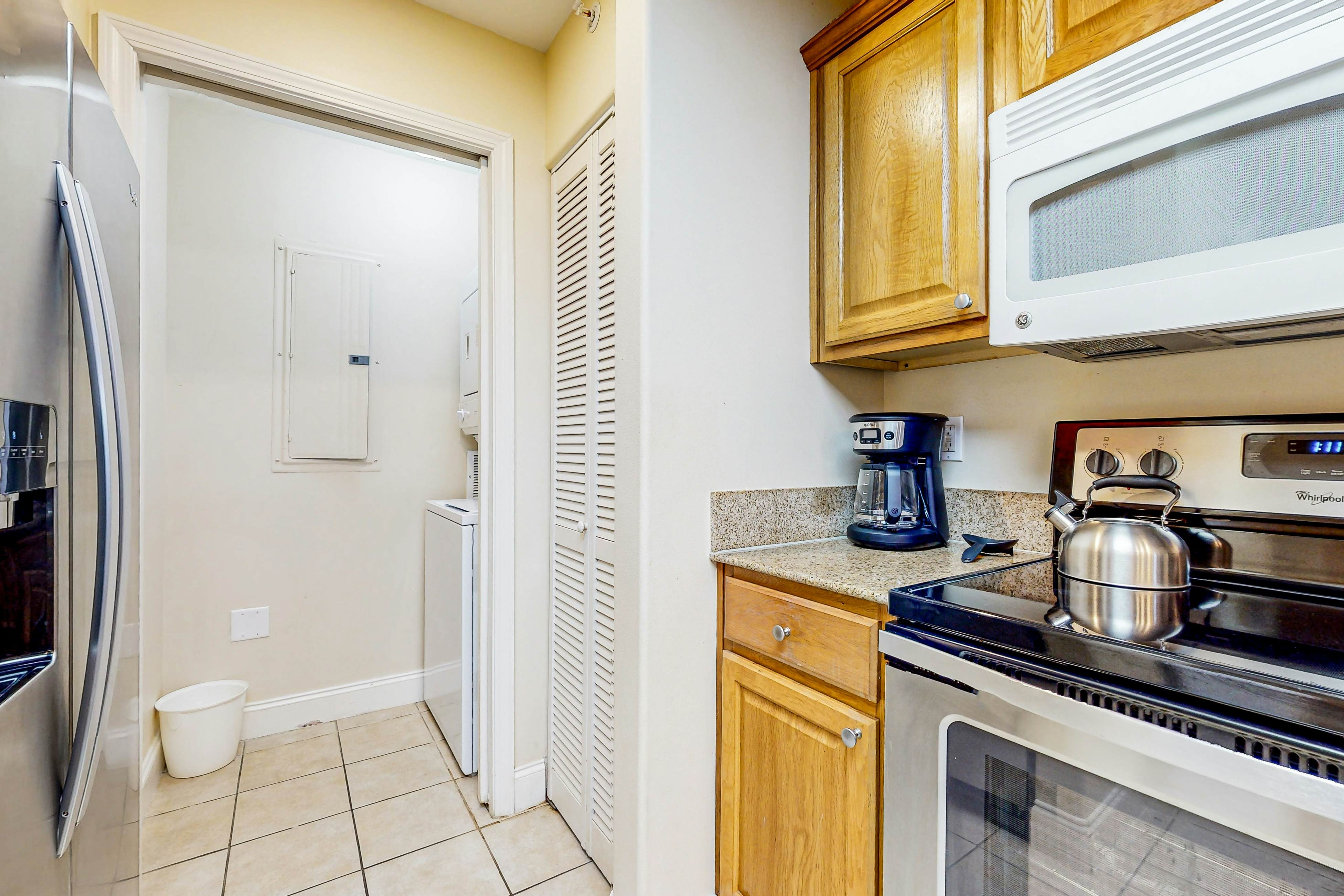 BLU119-13427-2-0303-2 - Lake Bryan Sunrise