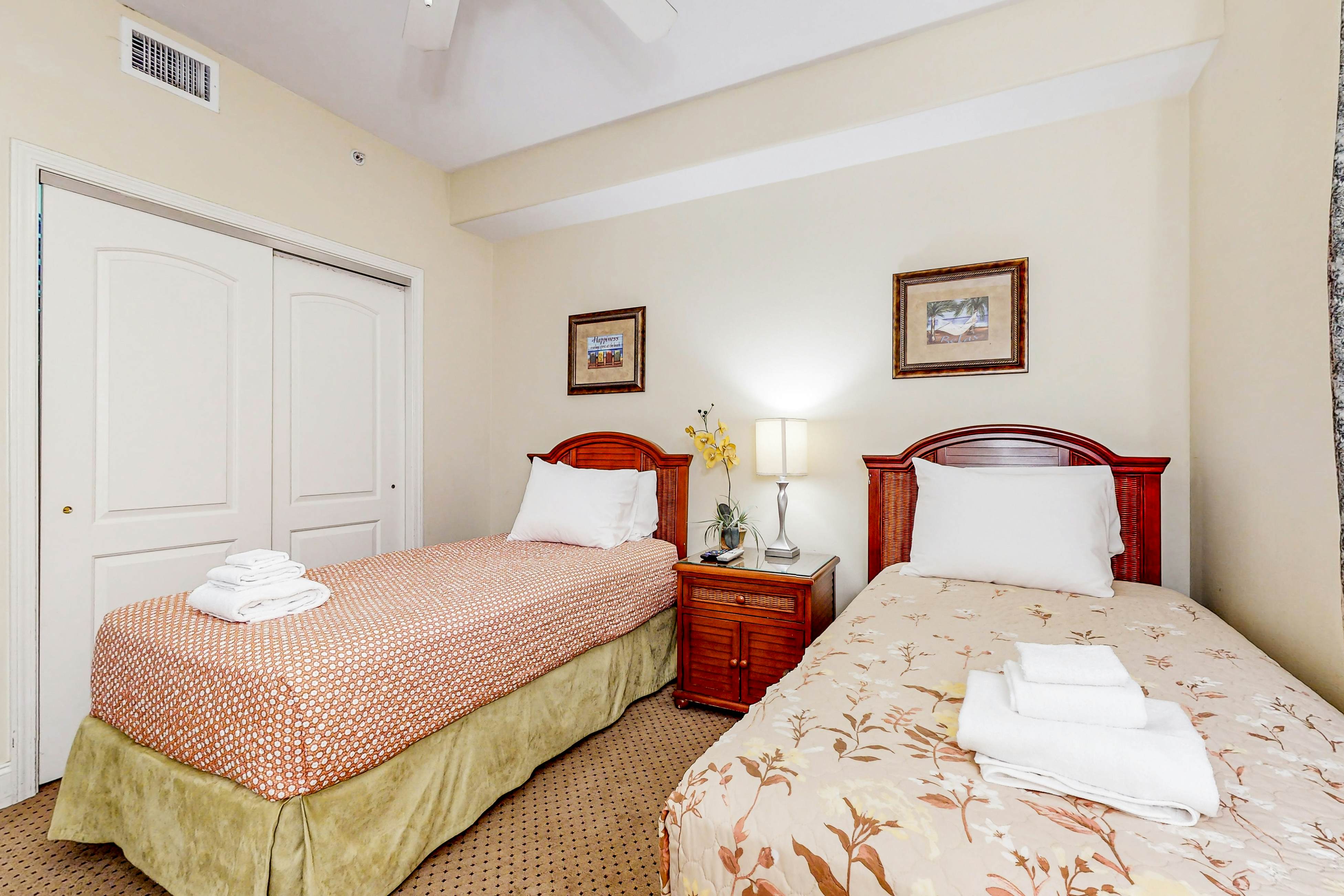 BLU119-13427-2-0303-2 - Lake Bryan Sunrise