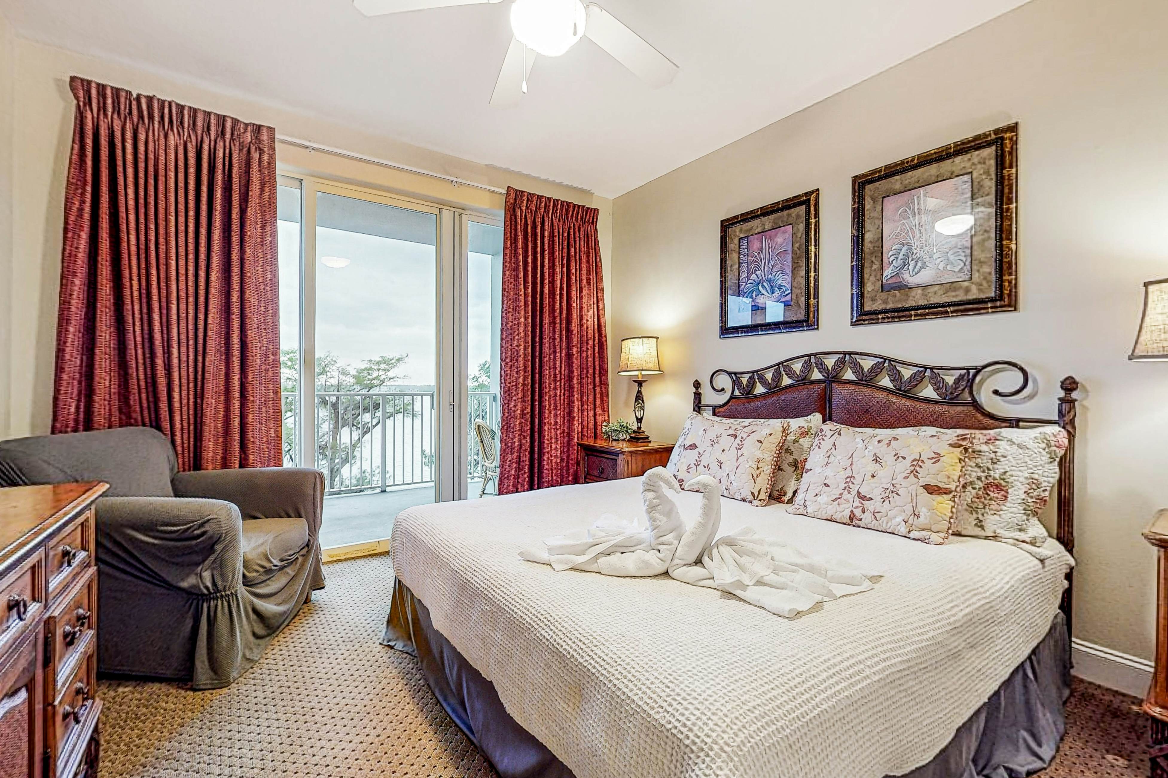 BLU119-13427-2-0303-2 - Lake Bryan Sunrise