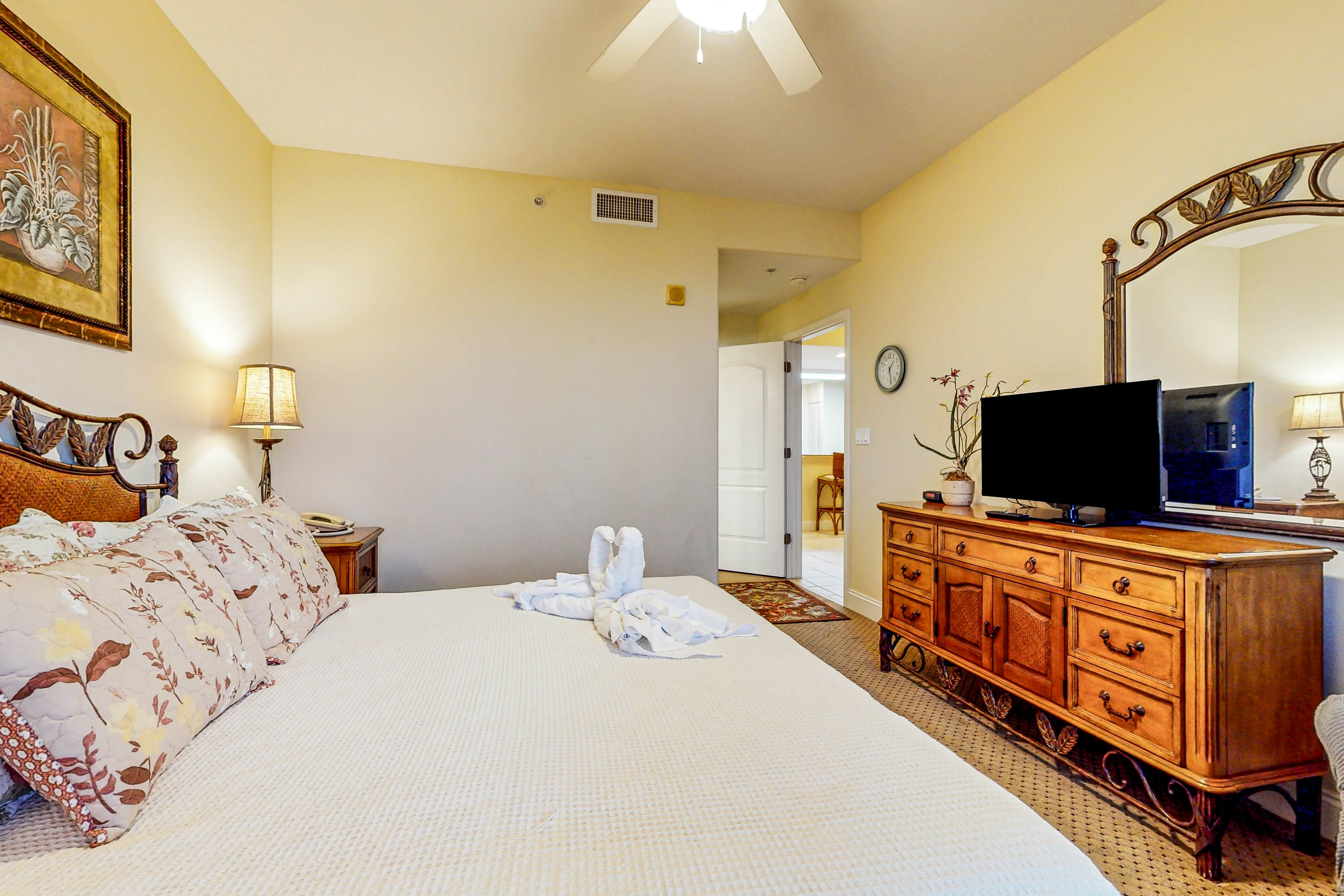 BLU119-13427-2-0303-2 - Lake Bryan Sunrise