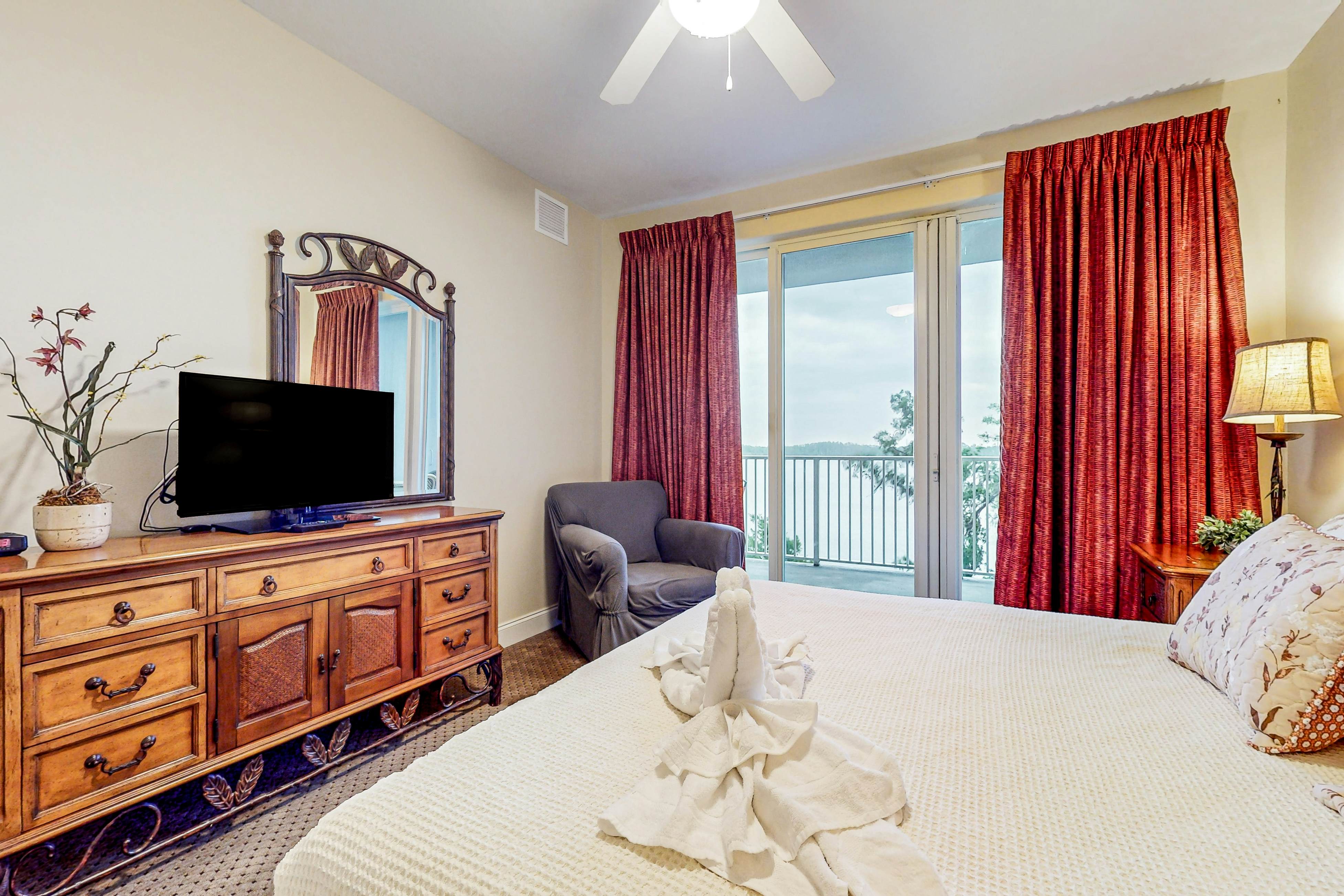 BLU119-13427-2-0303-2 - Lake Bryan Sunrise