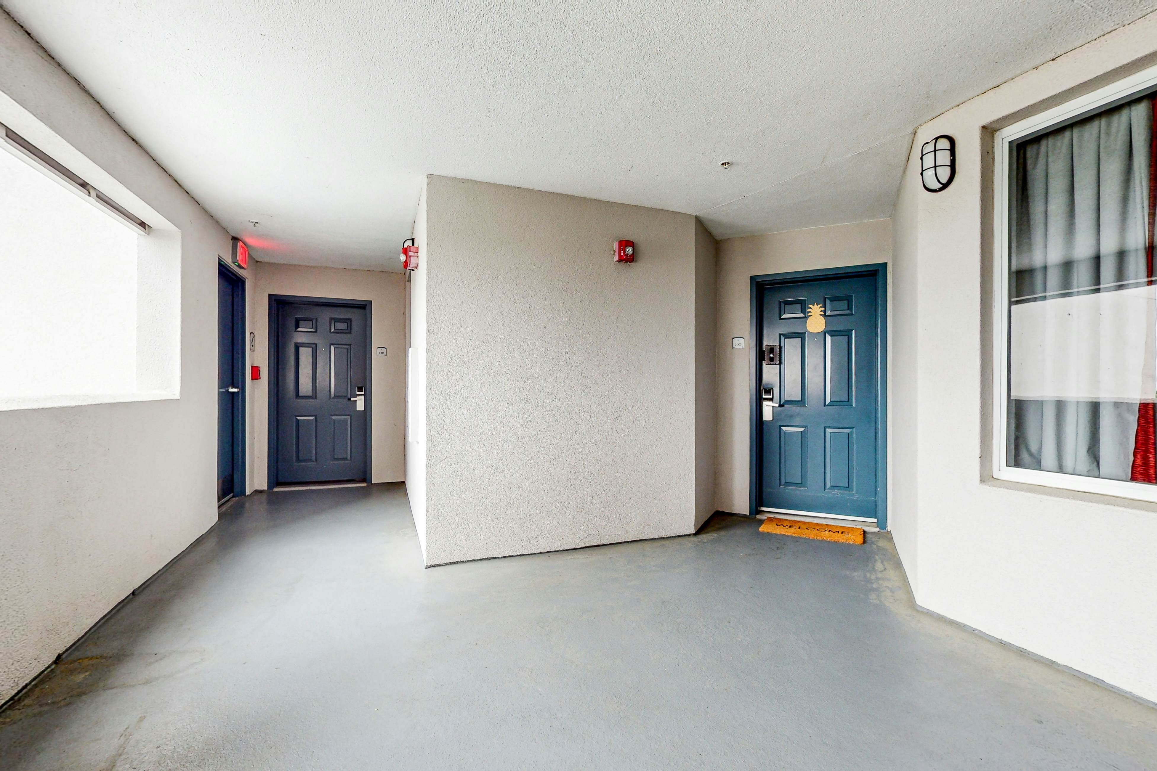 BLU119-13427-2-0303-2 - Lake Bryan Sunrise