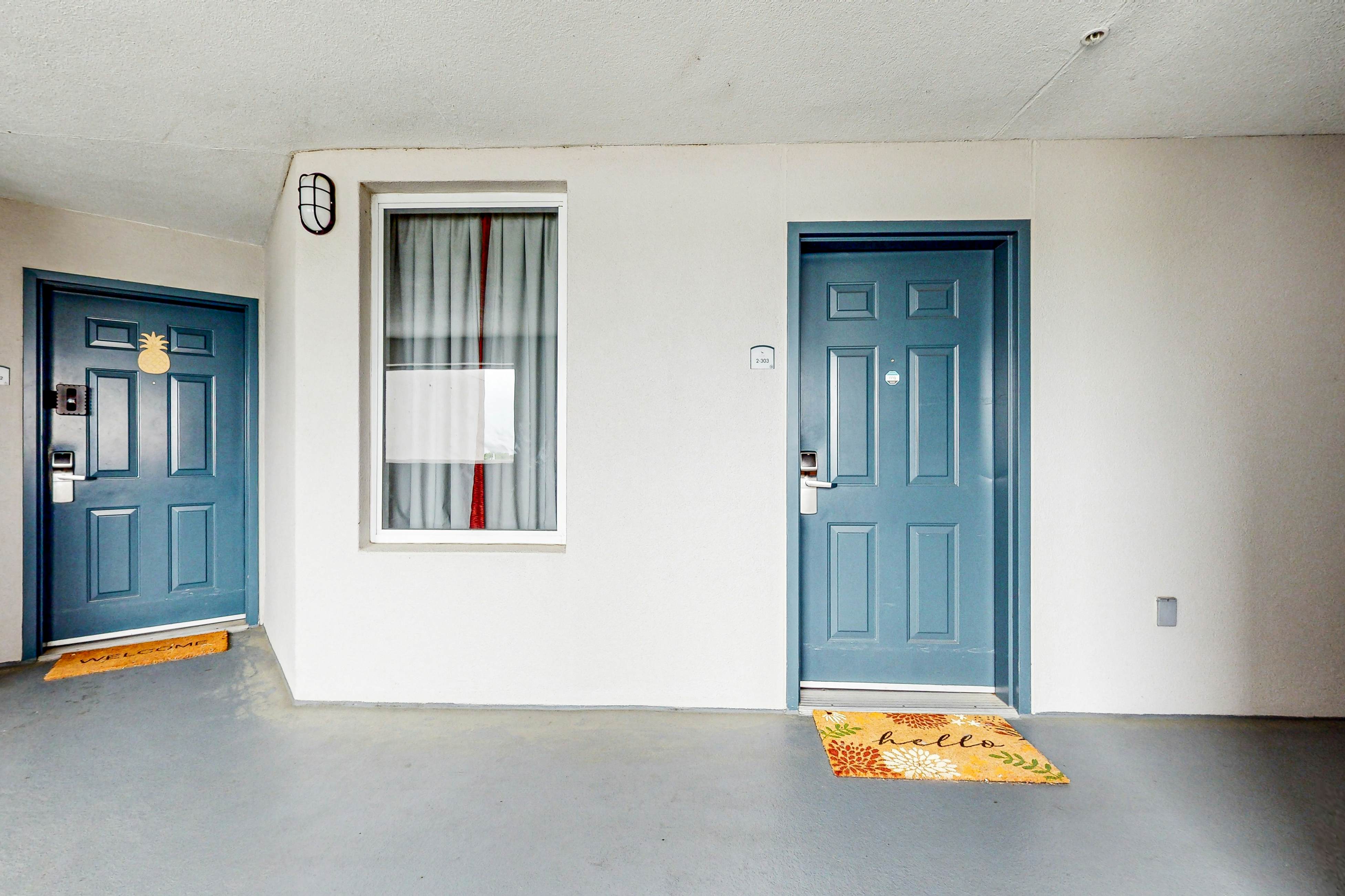 BLU119-13427-2-0303-2 - Lake Bryan Sunrise