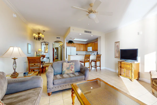 Cozy lakefront condo with lake view, W/D, AC, kitchen, pool, hot tub & gym