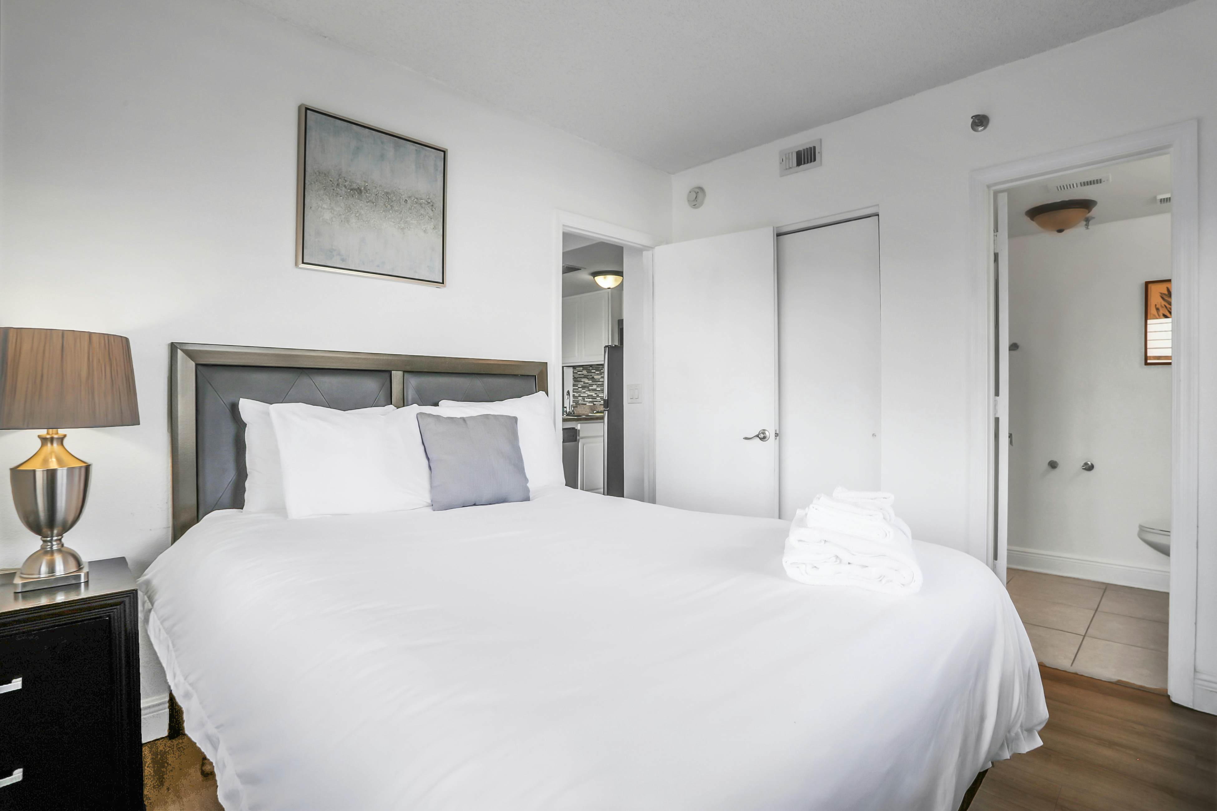 ENO102-6165-1601-2 - The Enclave - Unit 1601