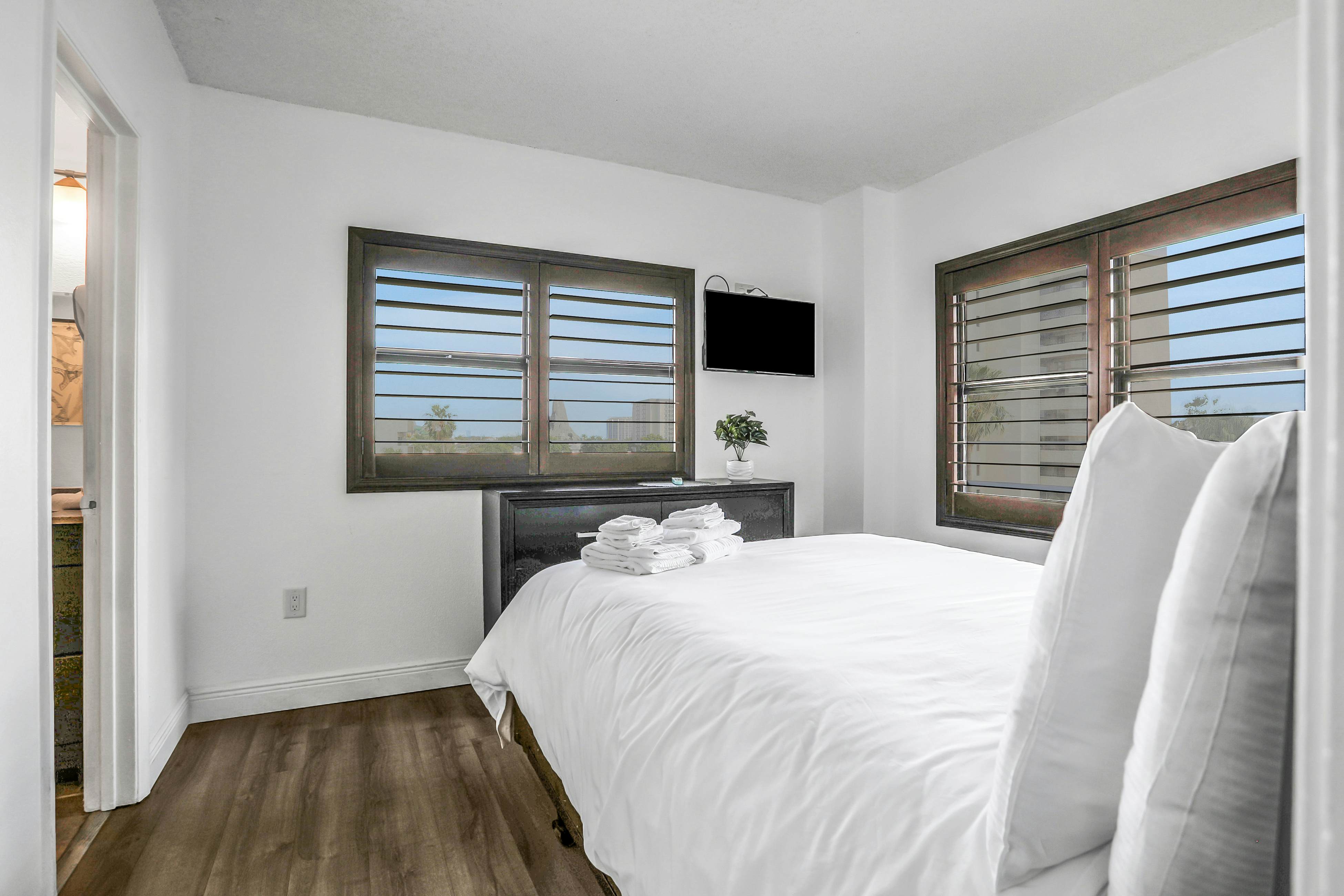 ENO102-6165-1601-2 - The Enclave - Unit 1601