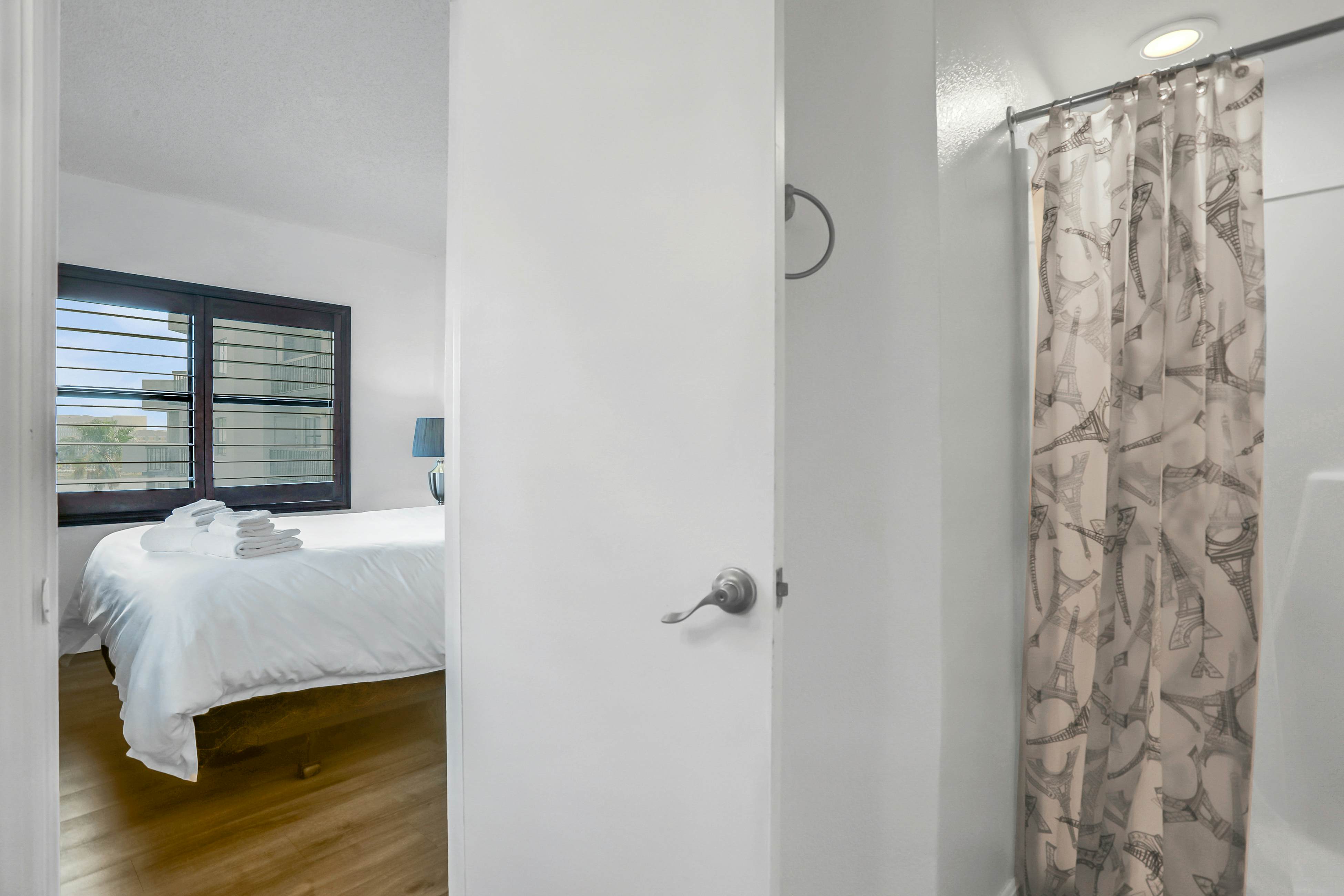 ENO102-6165-1601-2 - The Enclave - Unit 1601