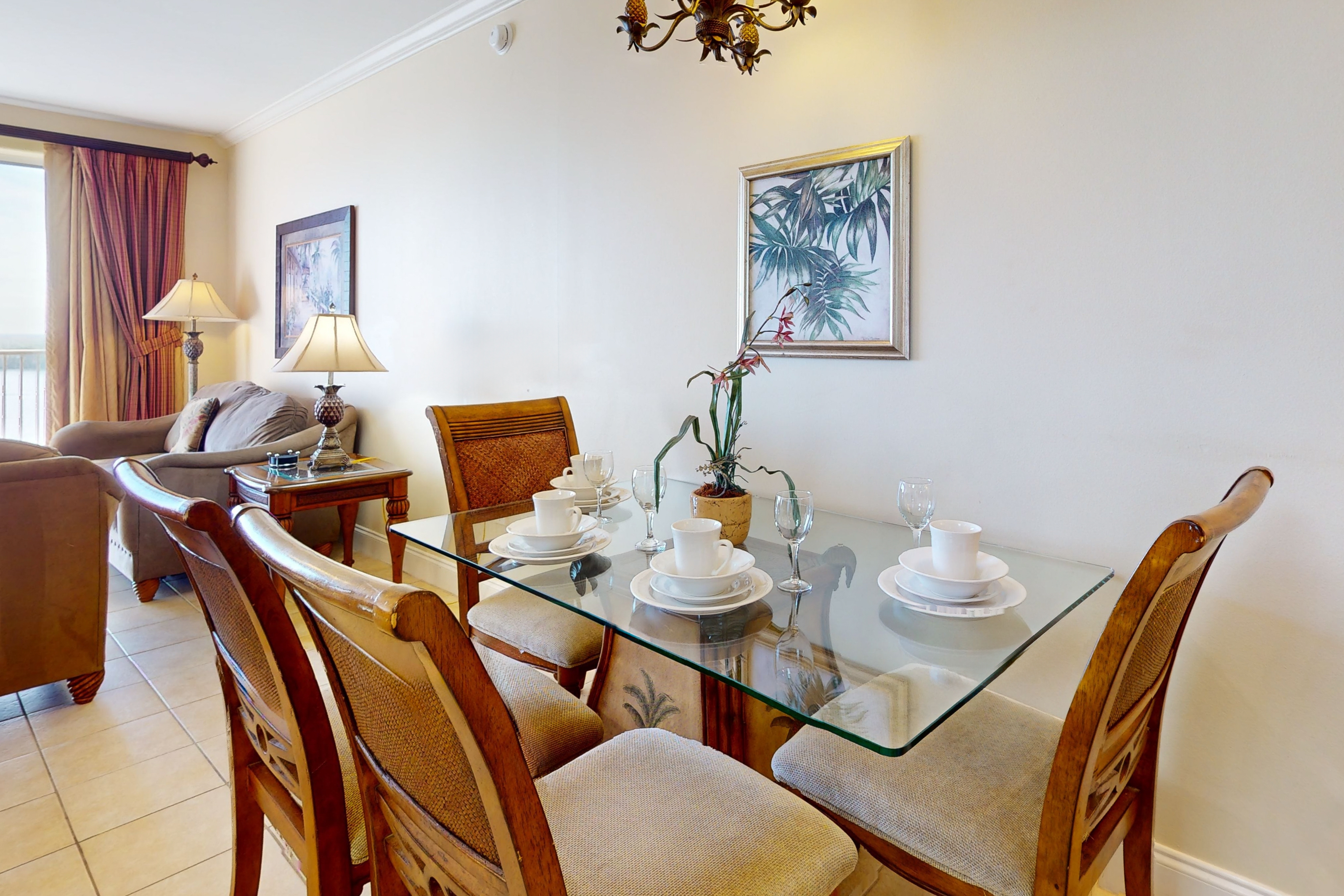 Lakefront condo with lake view, kitchen, gym, pool & hot tub near attractions