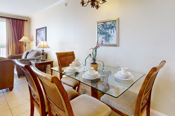 Lakefront condo with lake view, kitchen, gym, pool & hot tub near attractions