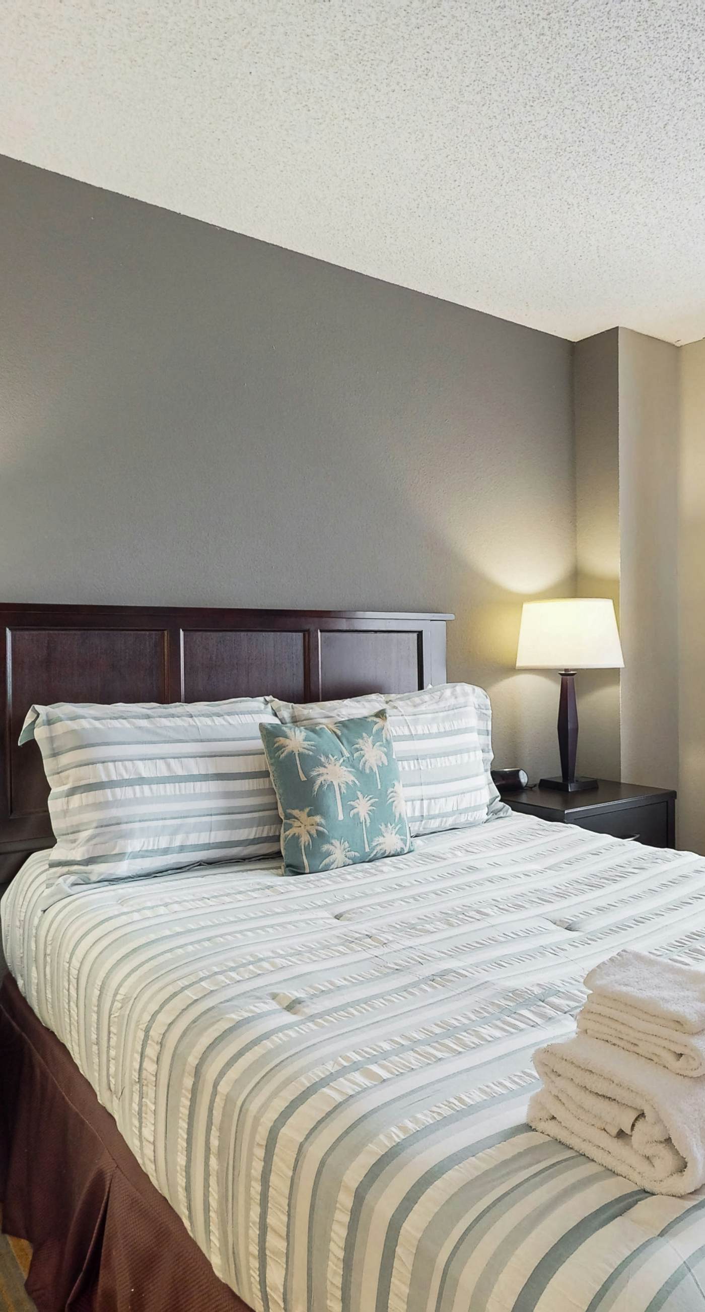 ENO103-6165-1404-2 - The Enclave #1404